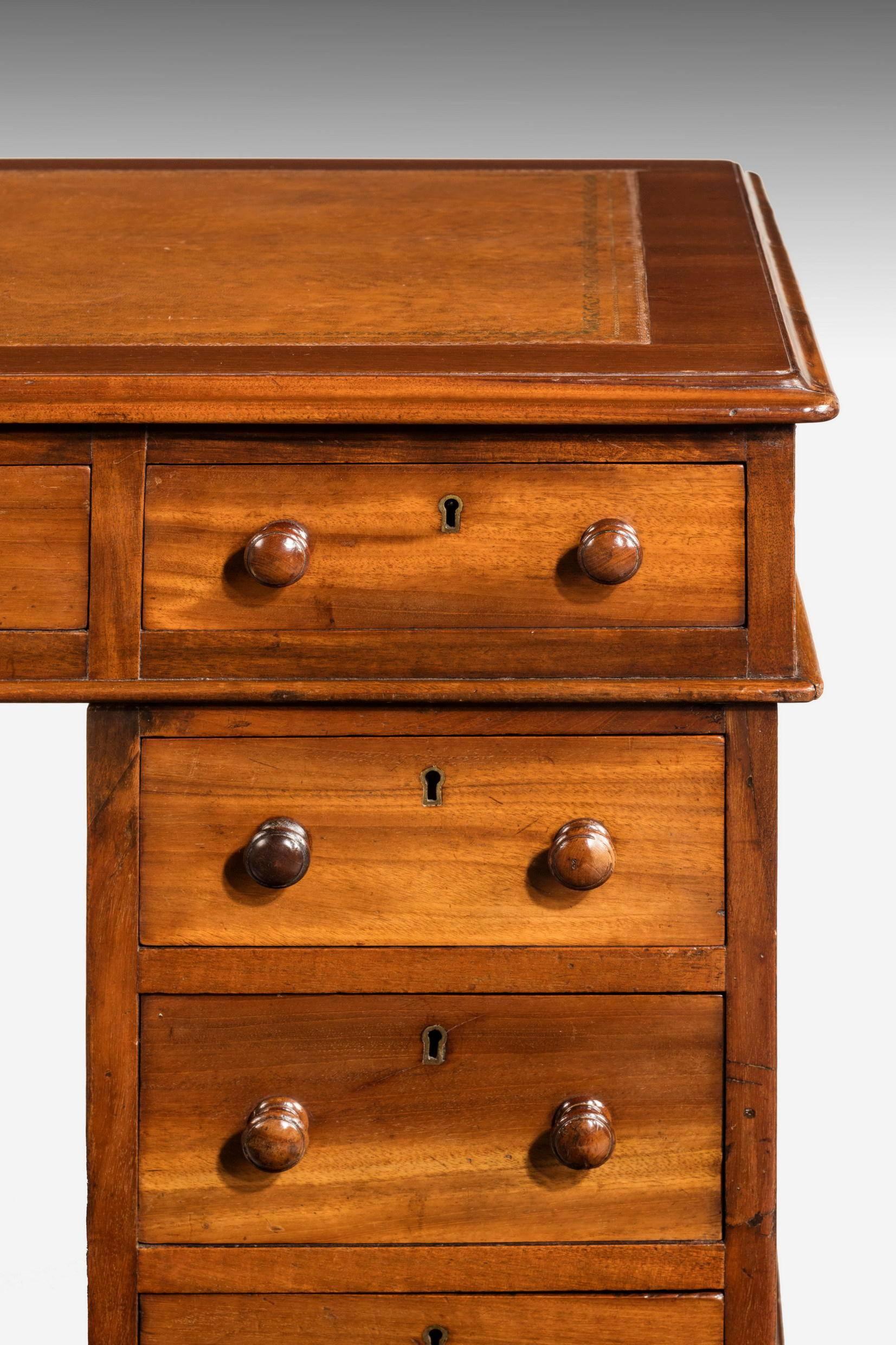 Late 19th Century Mahogany Pedestal Desk In Excellent Condition In Peterborough, Northamptonshire