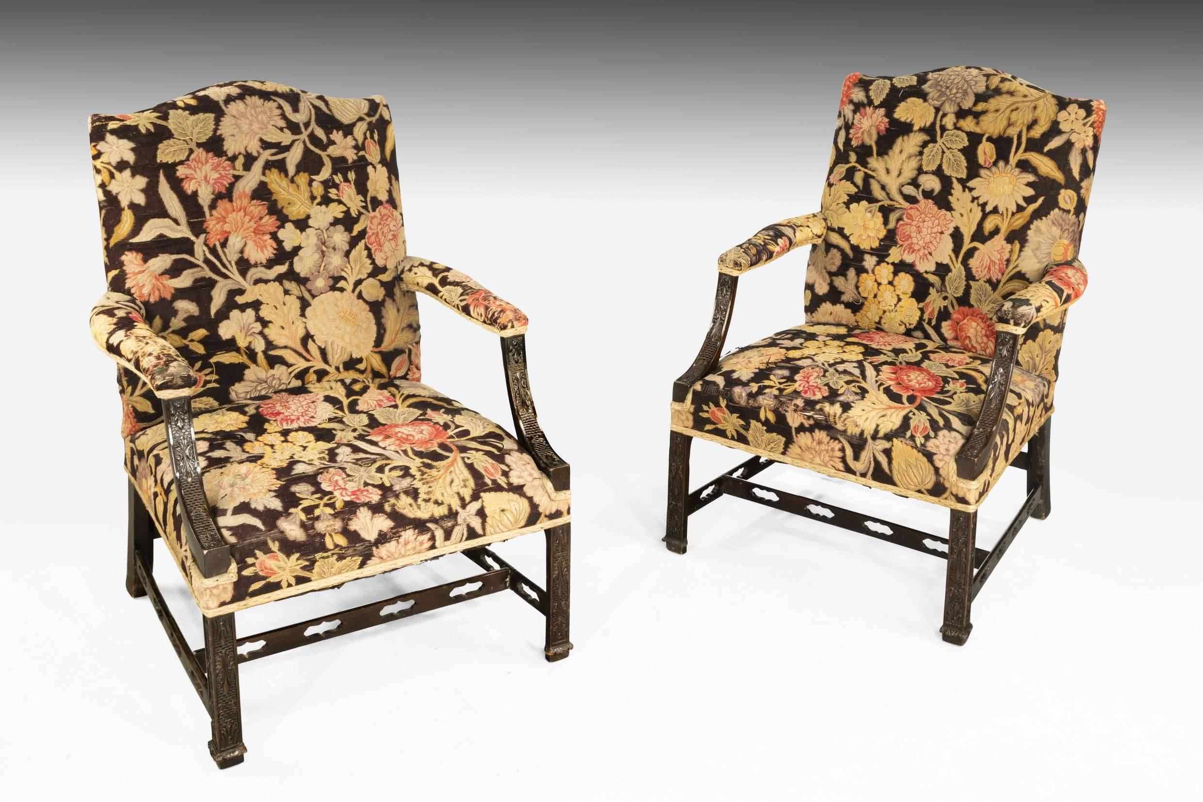 Pair of Chippendale Style Mahogany Gainsborough Chairs In Good Condition For Sale In Peterborough, Northamptonshire