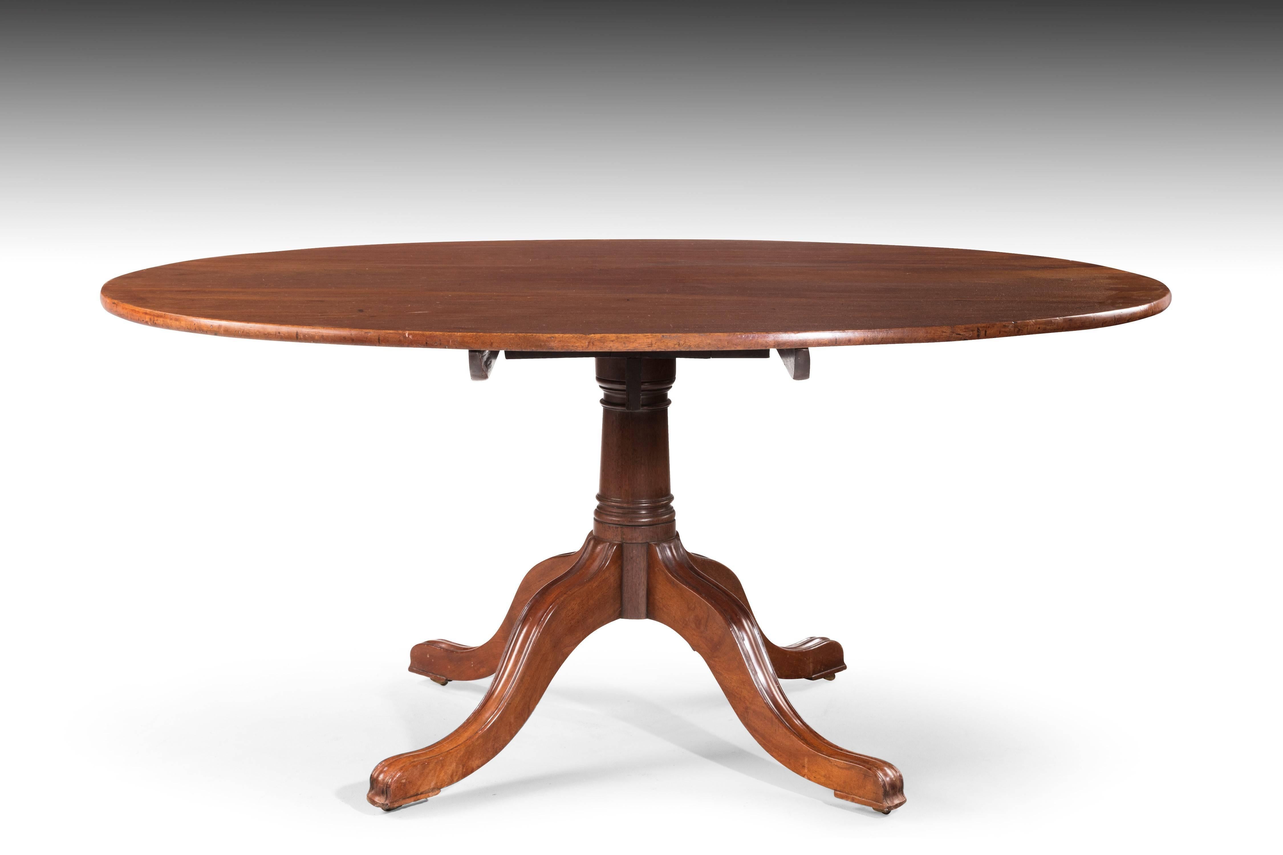 George III Period Oval Mahogany Dining Table In Excellent Condition In Peterborough, Northamptonshire