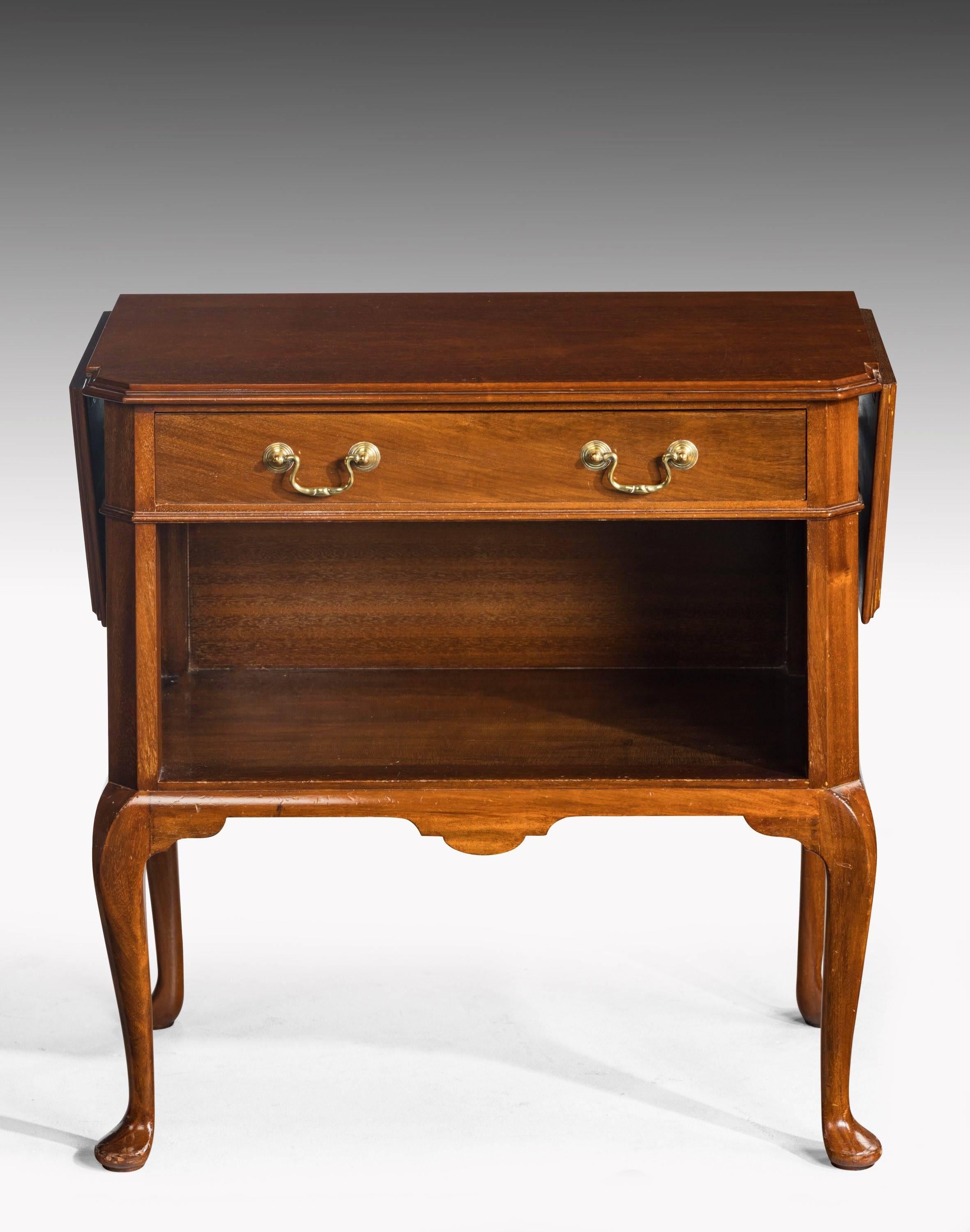 Late 20th Century Mahogany Night Table with Two Lifting Flaps In Excellent Condition In Peterborough, Northamptonshire