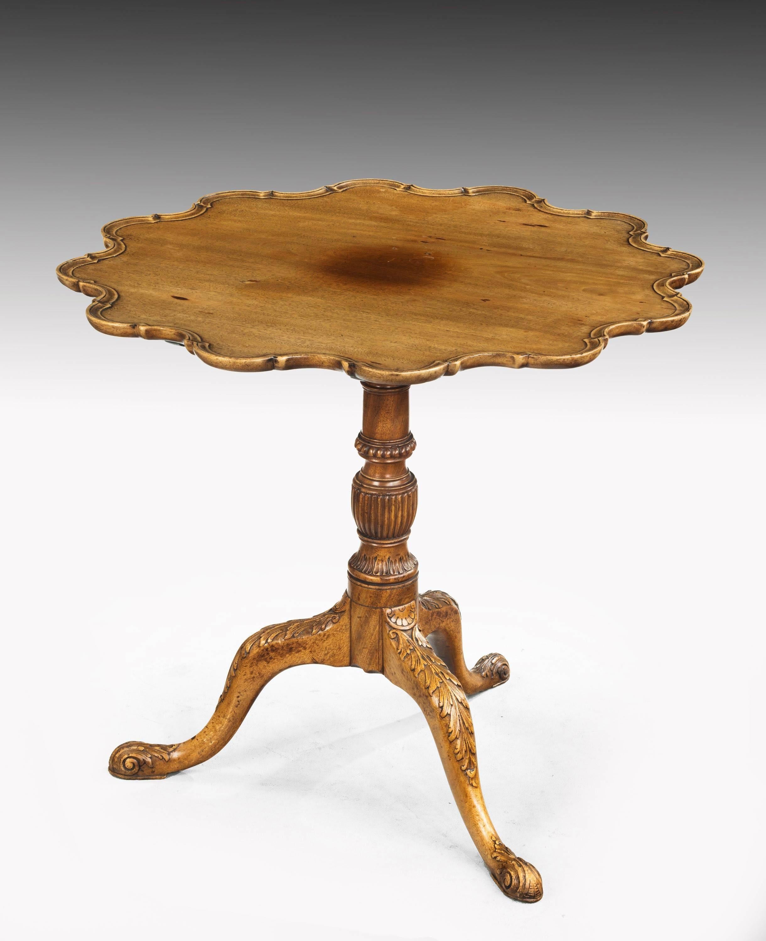 Mid-18th Century Design Mahogany Shaped Tilt Table In Excellent Condition In Peterborough, Northamptonshire