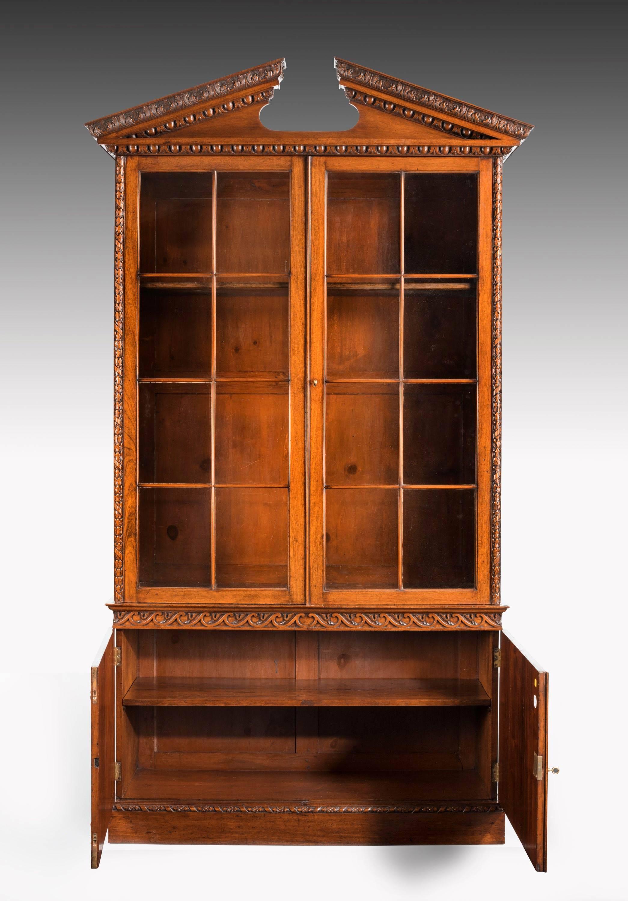Chippendale Period Mahogany Low Waisted Bookcase In Excellent Condition For Sale In Peterborough, Northamptonshire