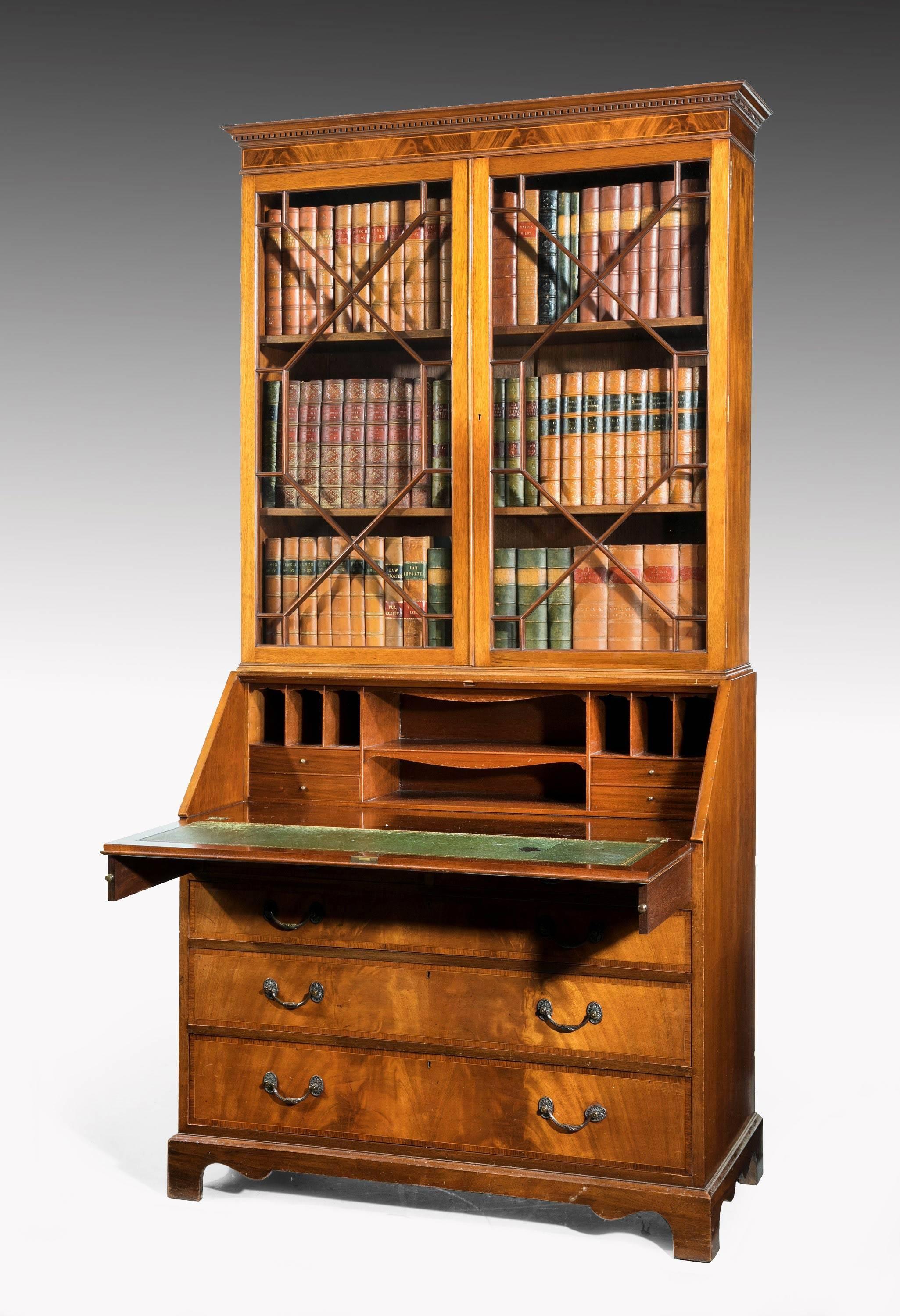 George III Period Mahogany Bureau Bookcase with Finely Matched Timbers In Good Condition In Peterborough, Northamptonshire
