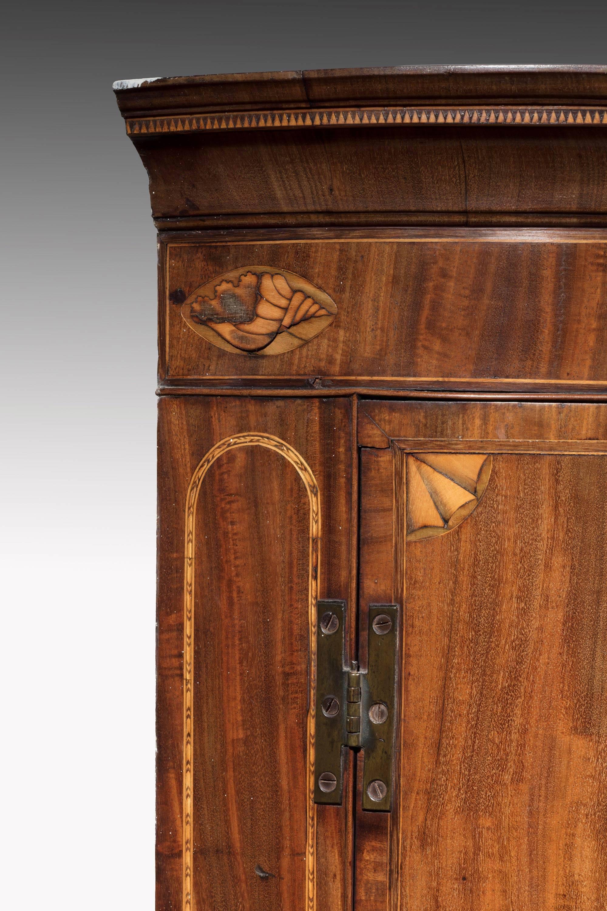 George III Period Bowfront Corner Cupboard with Satinwood Marquetry Inlays In Good Condition In Peterborough, Northamptonshire