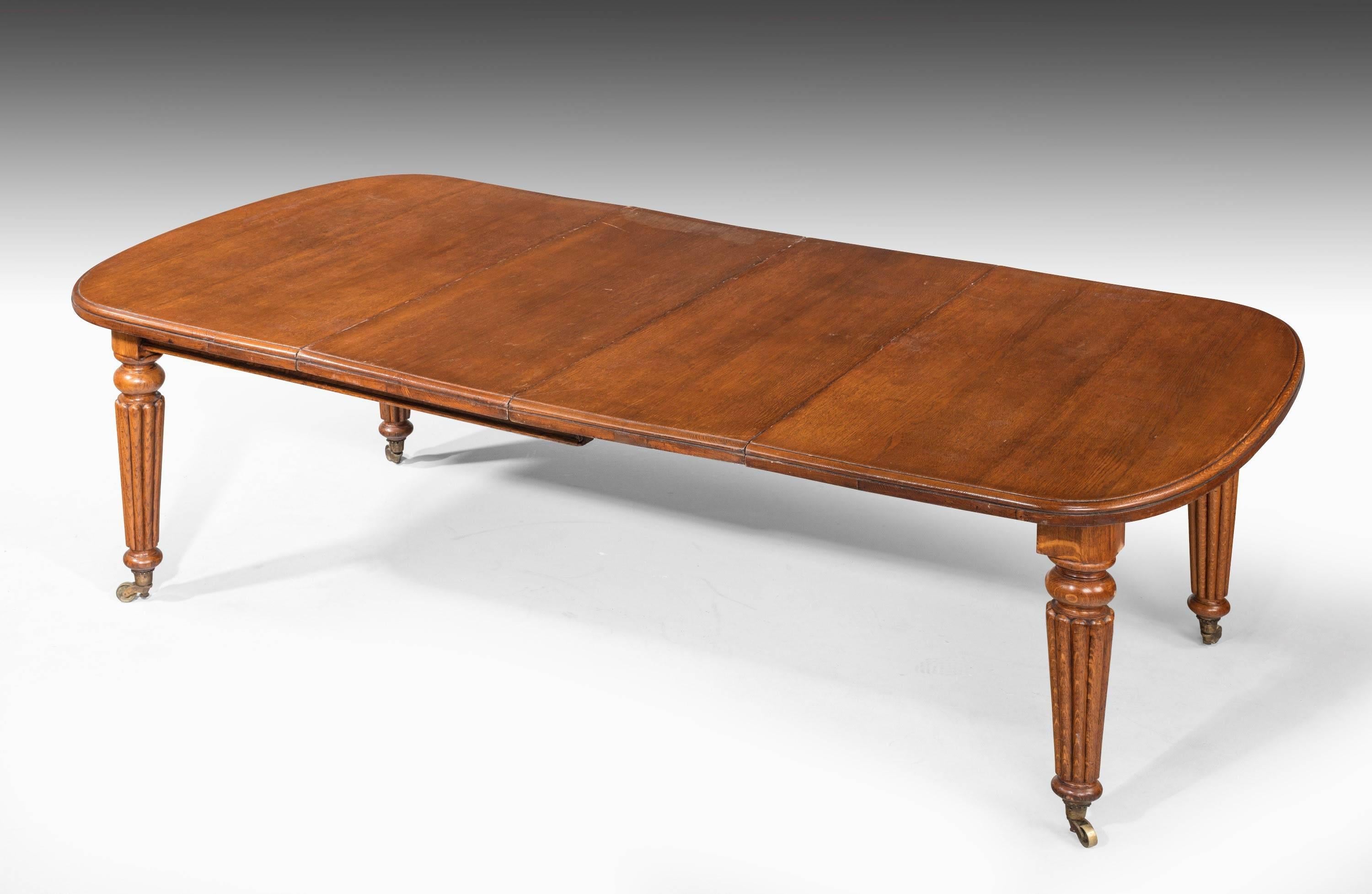 Great Britain (UK) Late Regency Period Mahogany Extending Dining Table with Reeded Decoration