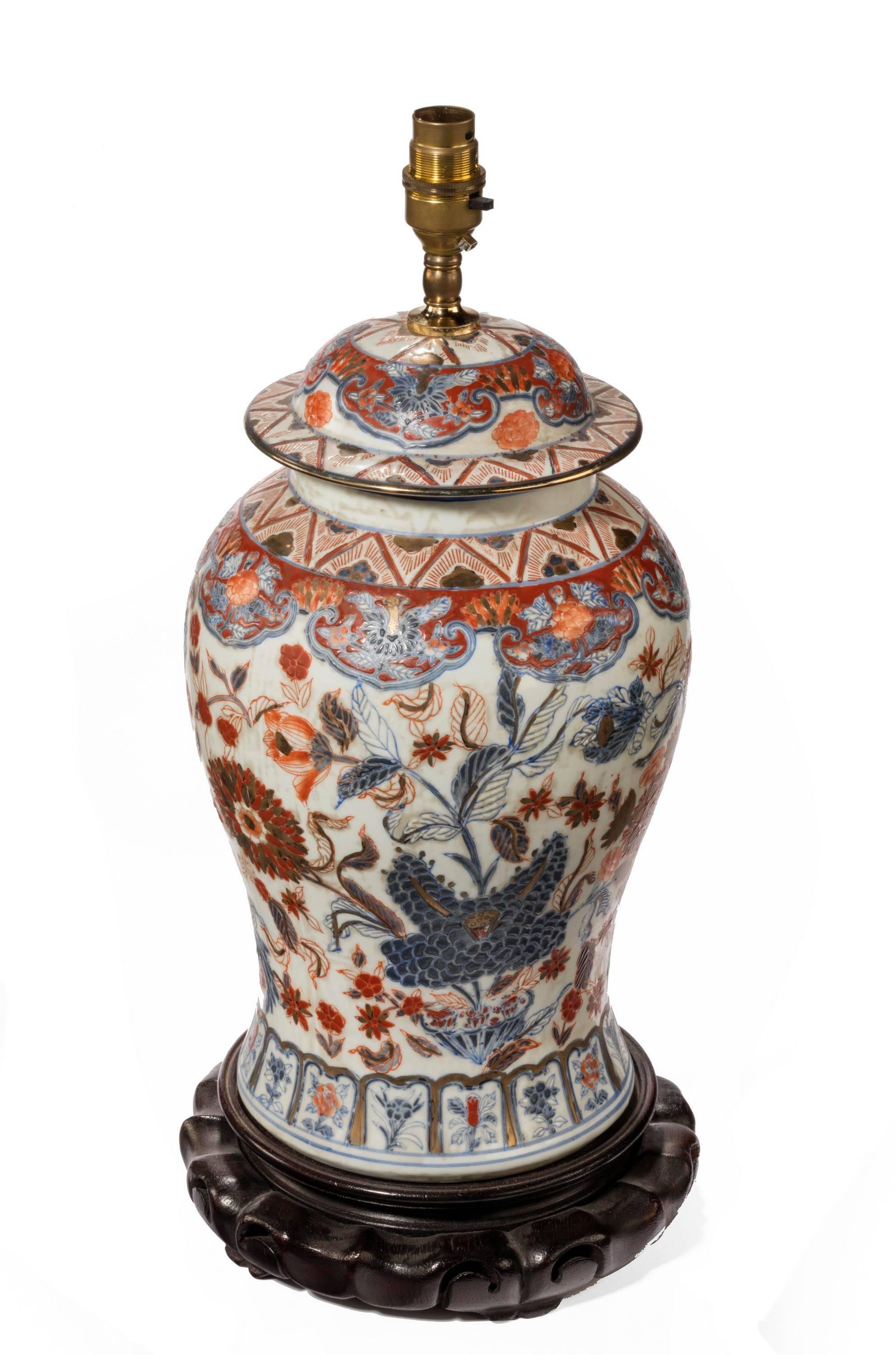 Mid-20th Century Porcelain Lidded Vase Lamp in the Imari Palette In Excellent Condition In Peterborough, Northamptonshire