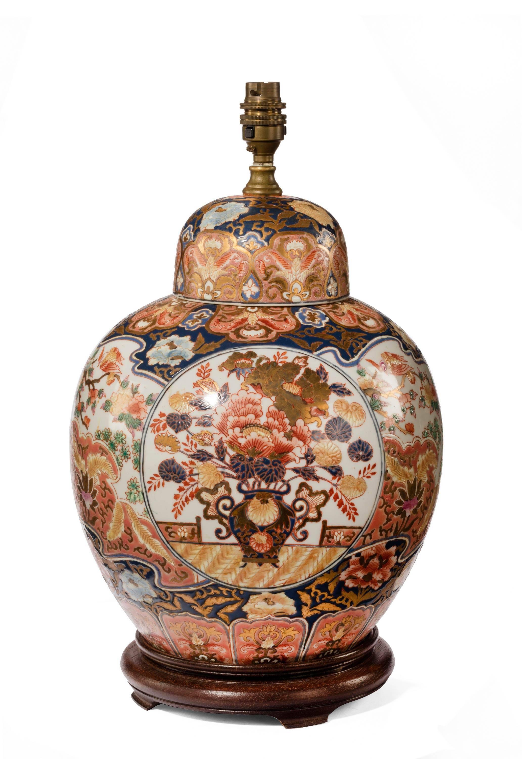 Early 20th Century Imari Porcelain Vase Lamp with a Shaped Top In Good Condition In Peterborough, Northamptonshire
