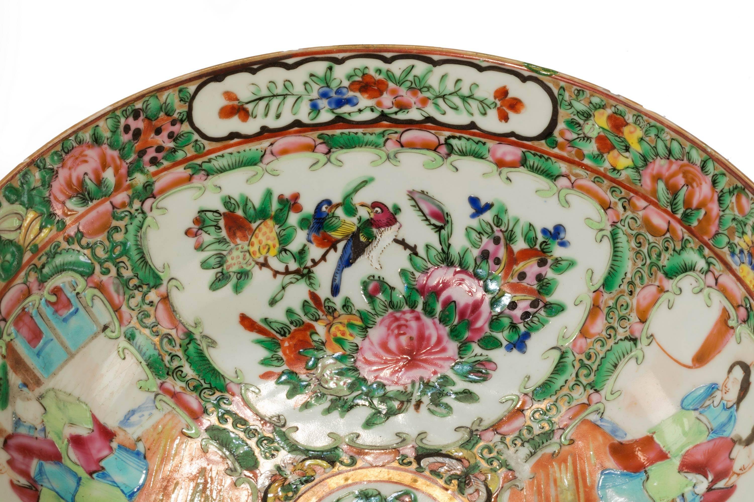 late 19th century Cantonese enamelled porcelain bowl In Excellent Condition In Peterborough, Northamptonshire