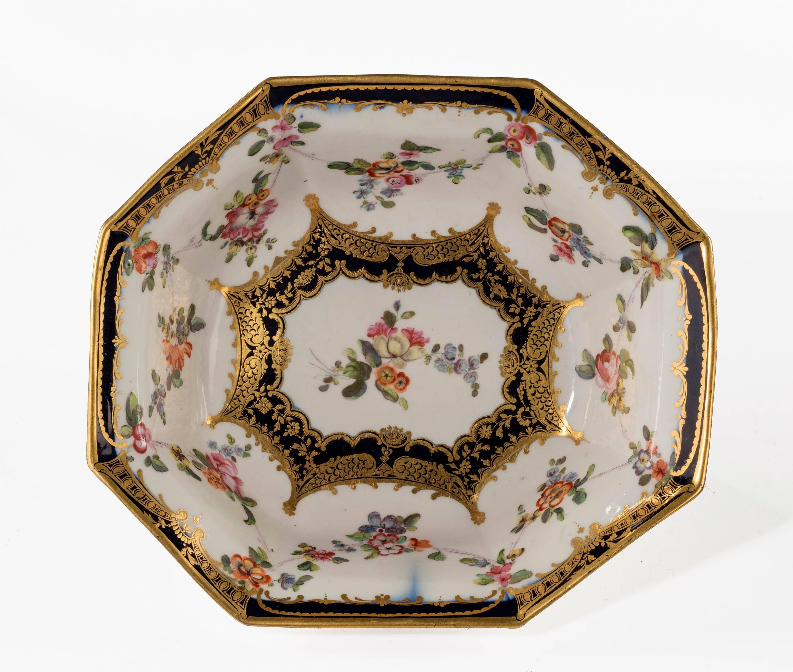 English Late 18th Century Chamberlain Worcester Porcelain Octagonal Bowl