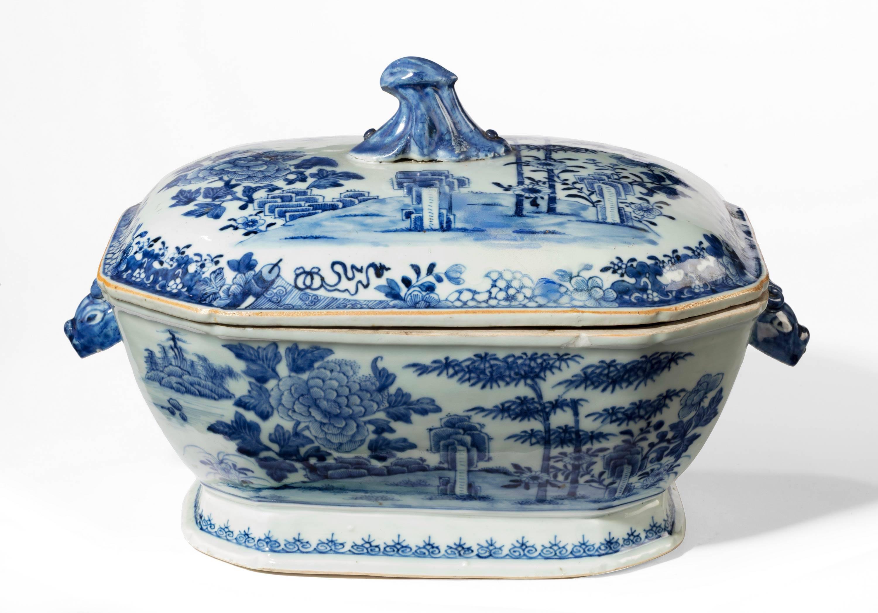 Late 18th Century Chinese Blue and White Soup Tureen In Excellent Condition In Peterborough, Northamptonshire