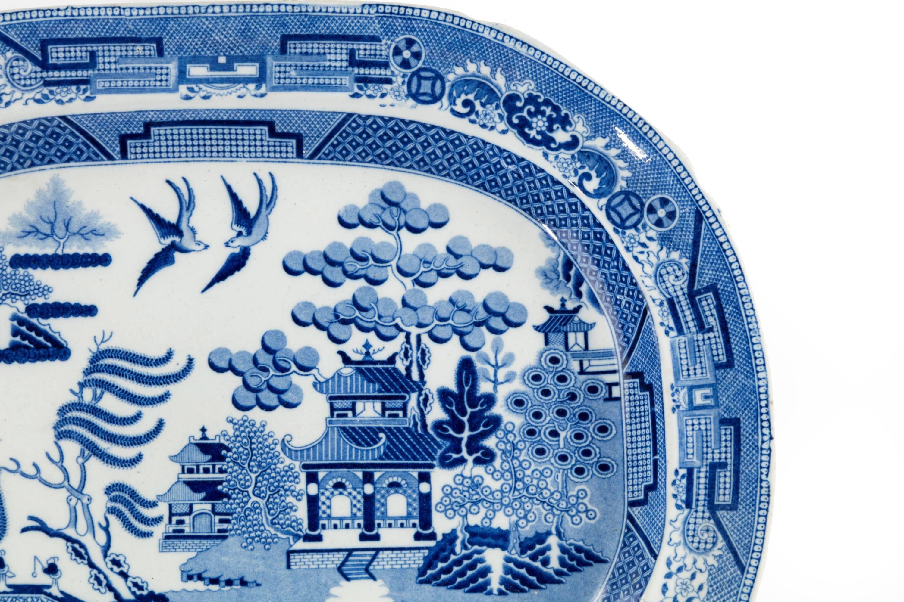 Suite of Three Mid-19th Century Graduated Pottery Willow Pattern Achetes 3