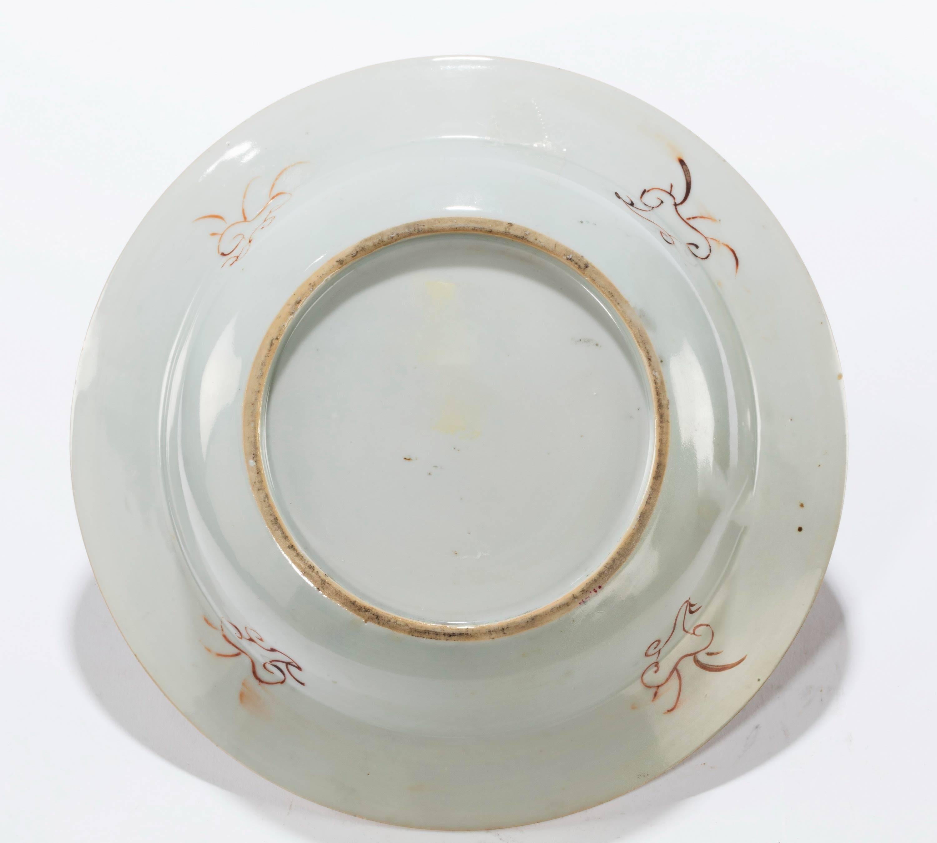 Mid-19th Century Painted and Gilded Cantonese Famille Rose Dish In Excellent Condition In Peterborough, Northamptonshire