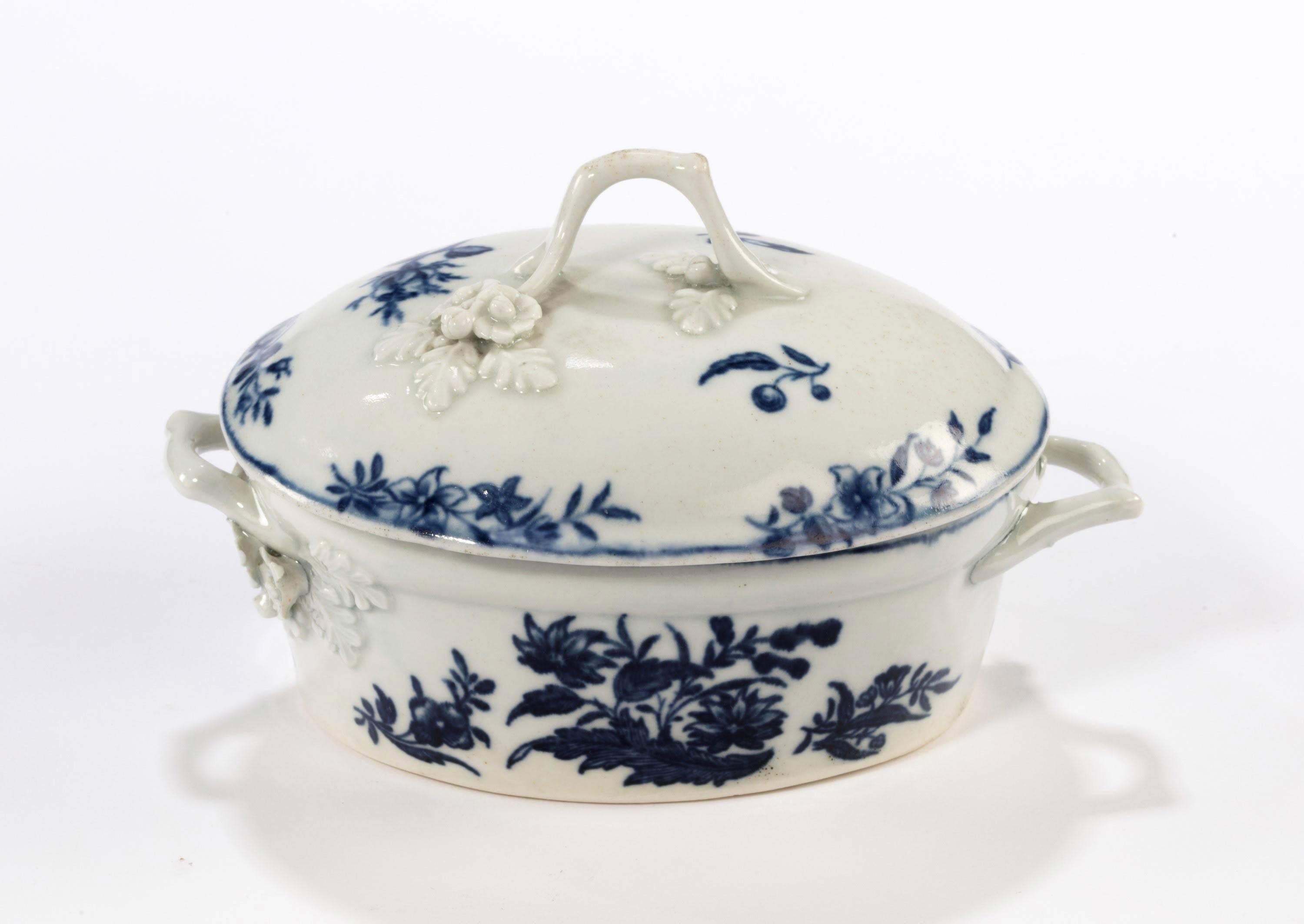 Late 18th Century, Worcester Blue and White Printed Oval Butter Tub In Excellent Condition In Peterborough, Northamptonshire