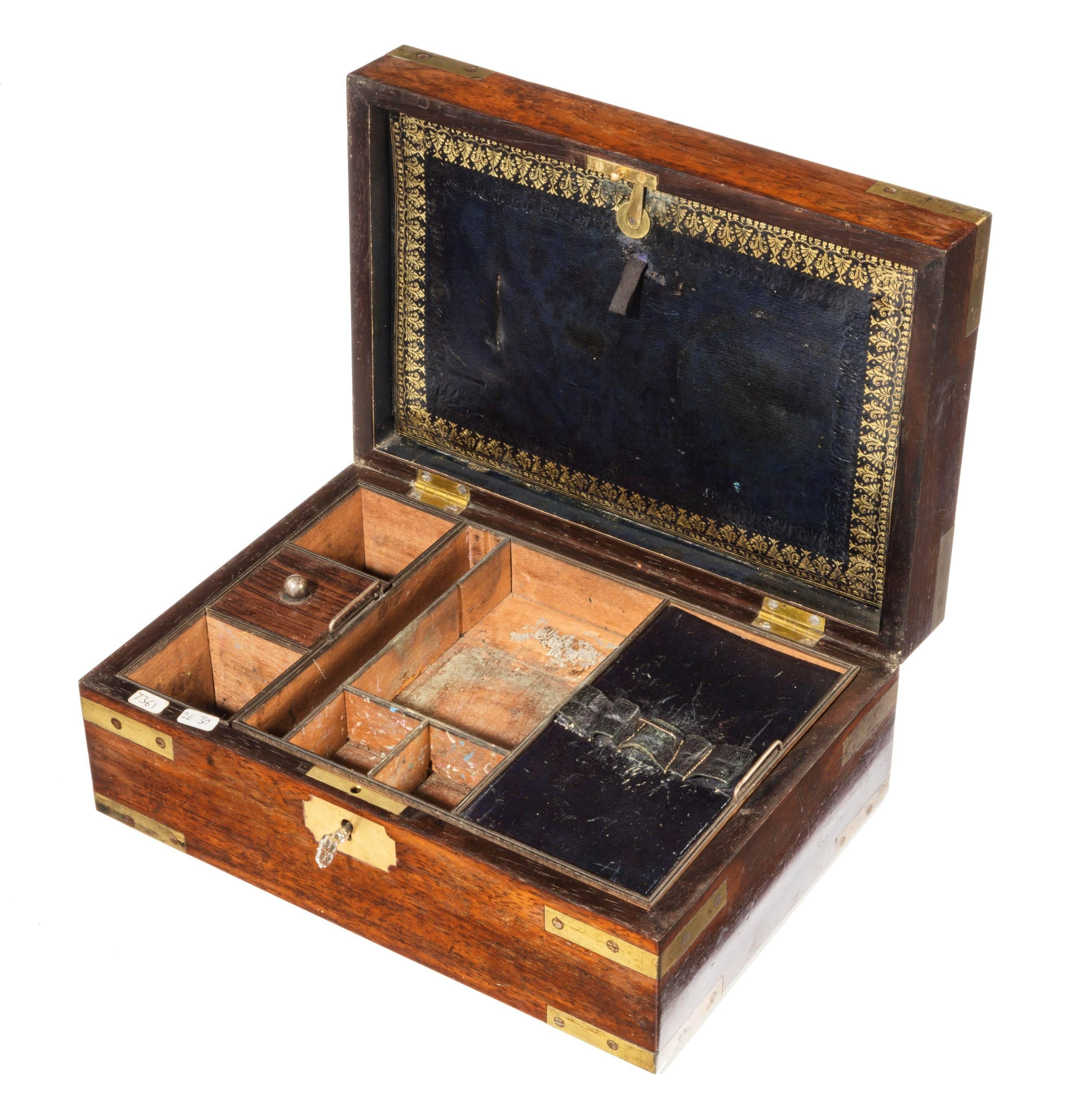 Late 18th Century Brass-Mounted Mahogany Travelling Box In Excellent Condition In Peterborough, Northamptonshire