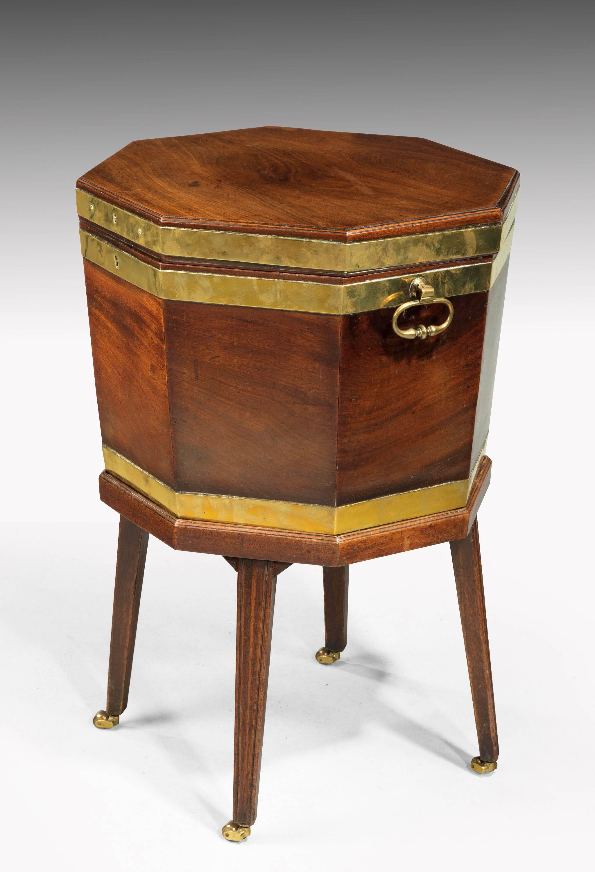 George III Period Mahogany Octagonal Wine Cooler with Brass Bound Upper Section In Excellent Condition In Peterborough, Northamptonshire