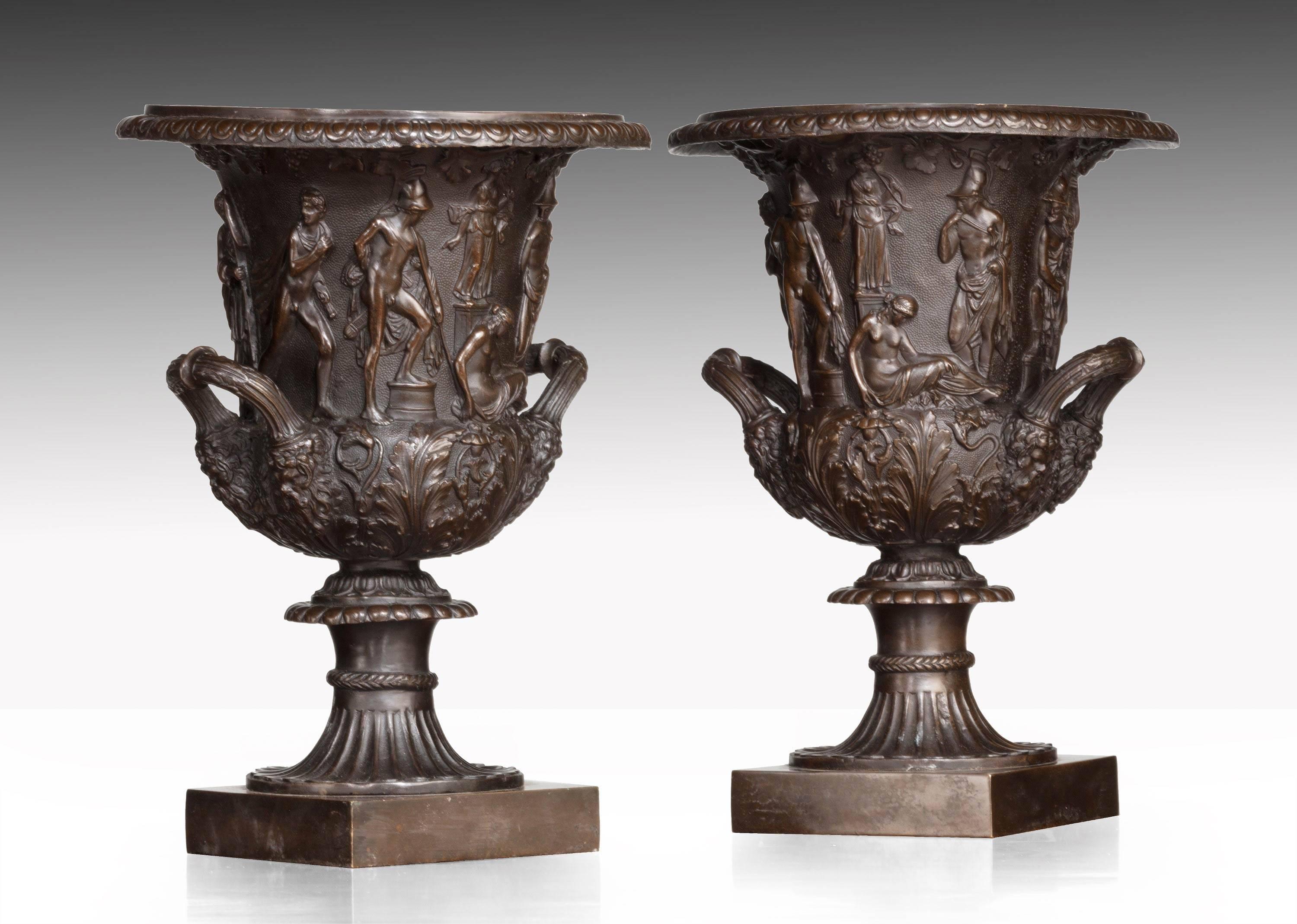 Pair of Early 20th Century Neoclassical Bronze Campana Shaped Urns In Good Condition For Sale In Peterborough, Northamptonshire