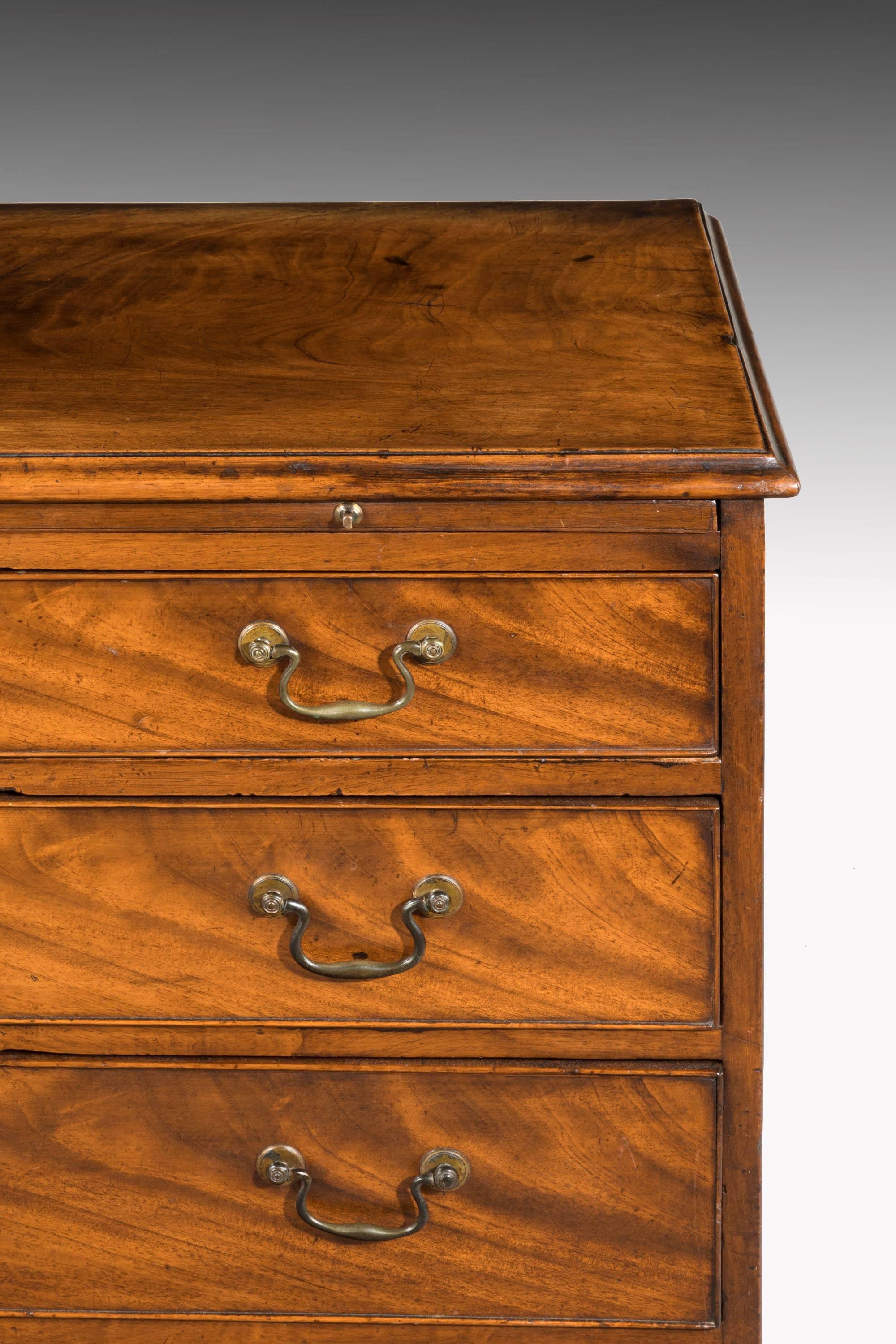 George III Period Mahogany Chest of Small Proportions In Good Condition In Peterborough, Northamptonshire