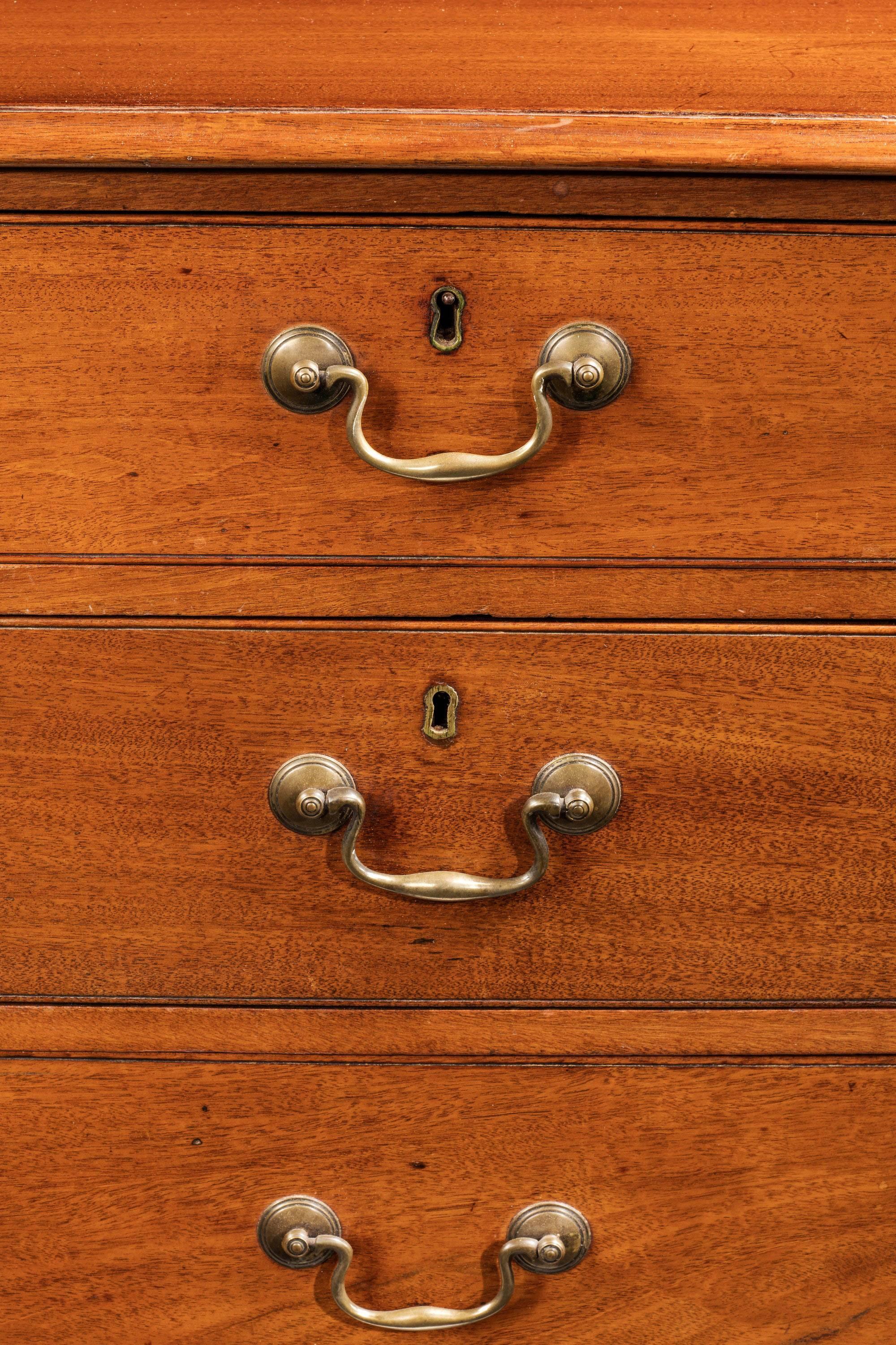 George III Mahogany Chest of Drawers In Good Condition In Peterborough, Northamptonshire