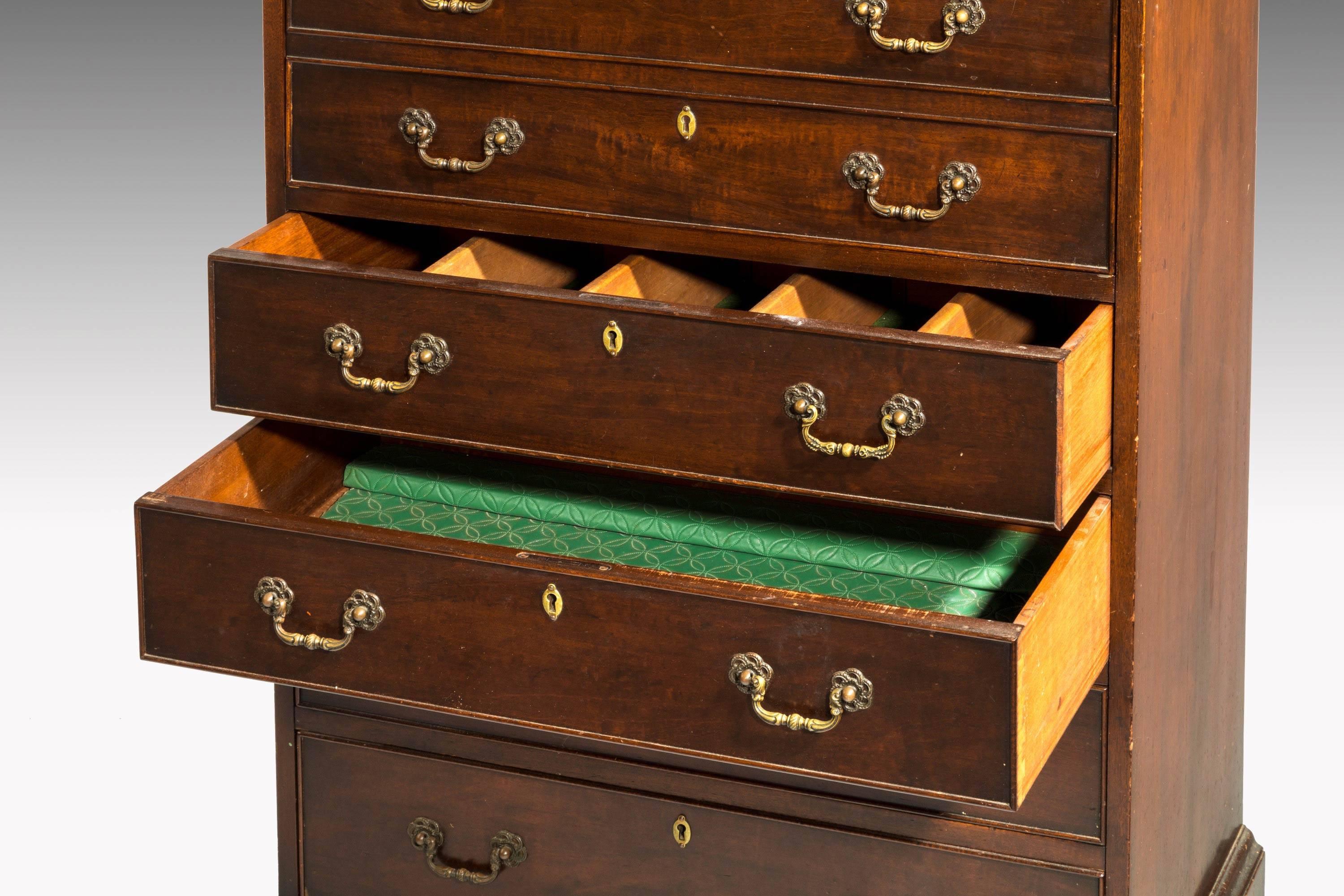 20th Century Chippendale Design Mahogany Chest of Drawers with the Original Upper Fretwork