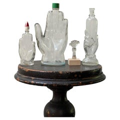 Collezione di bottiglie antiche e vintage modellate a mano.