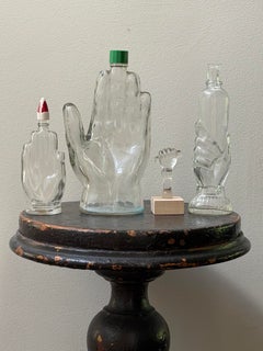Collezione di bottiglie antiche e vintage modellate a mano.