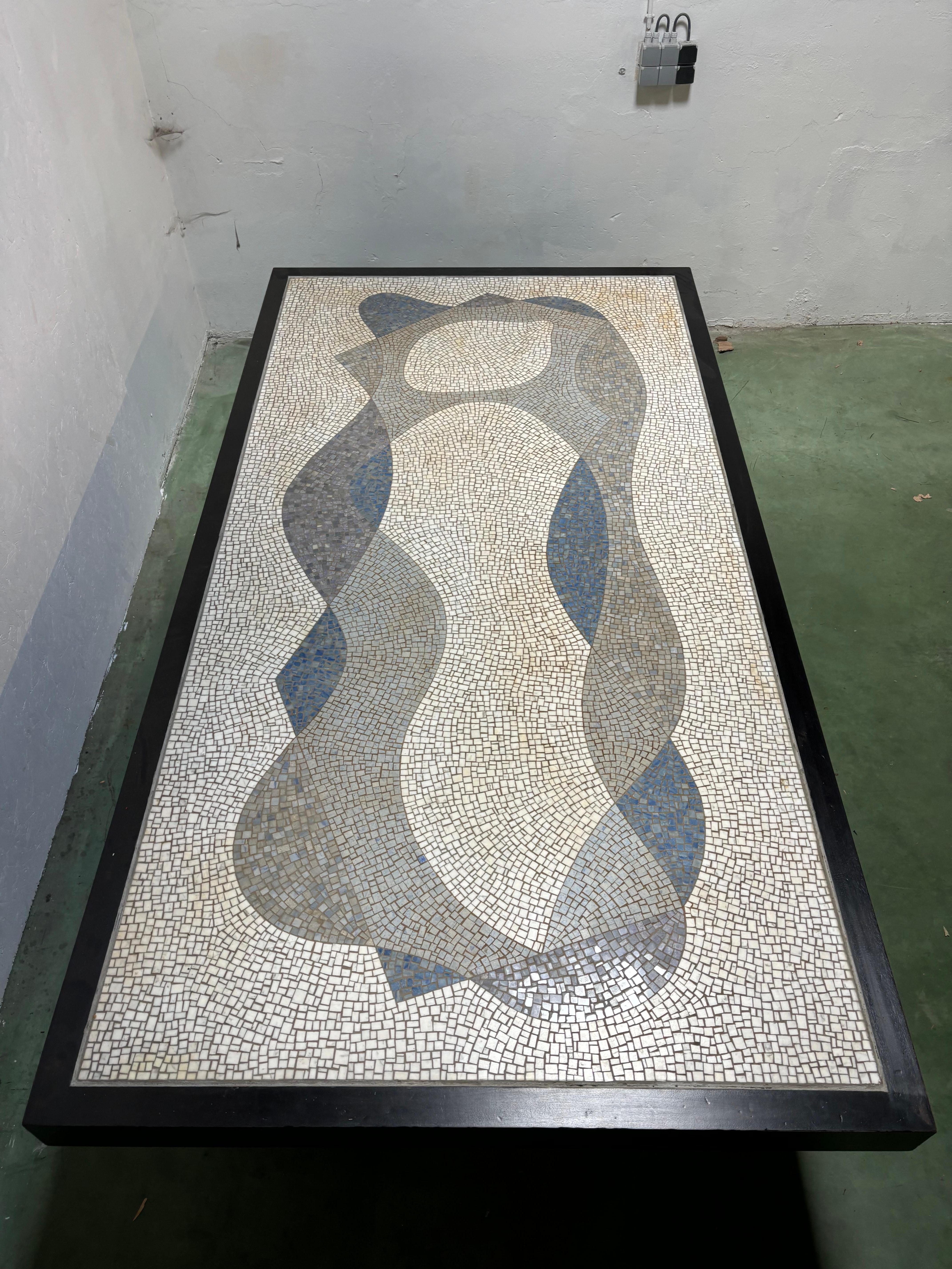 Mid-20th Century Gorgeous and impressive dining table by Joaquim Tenreiro For Sale