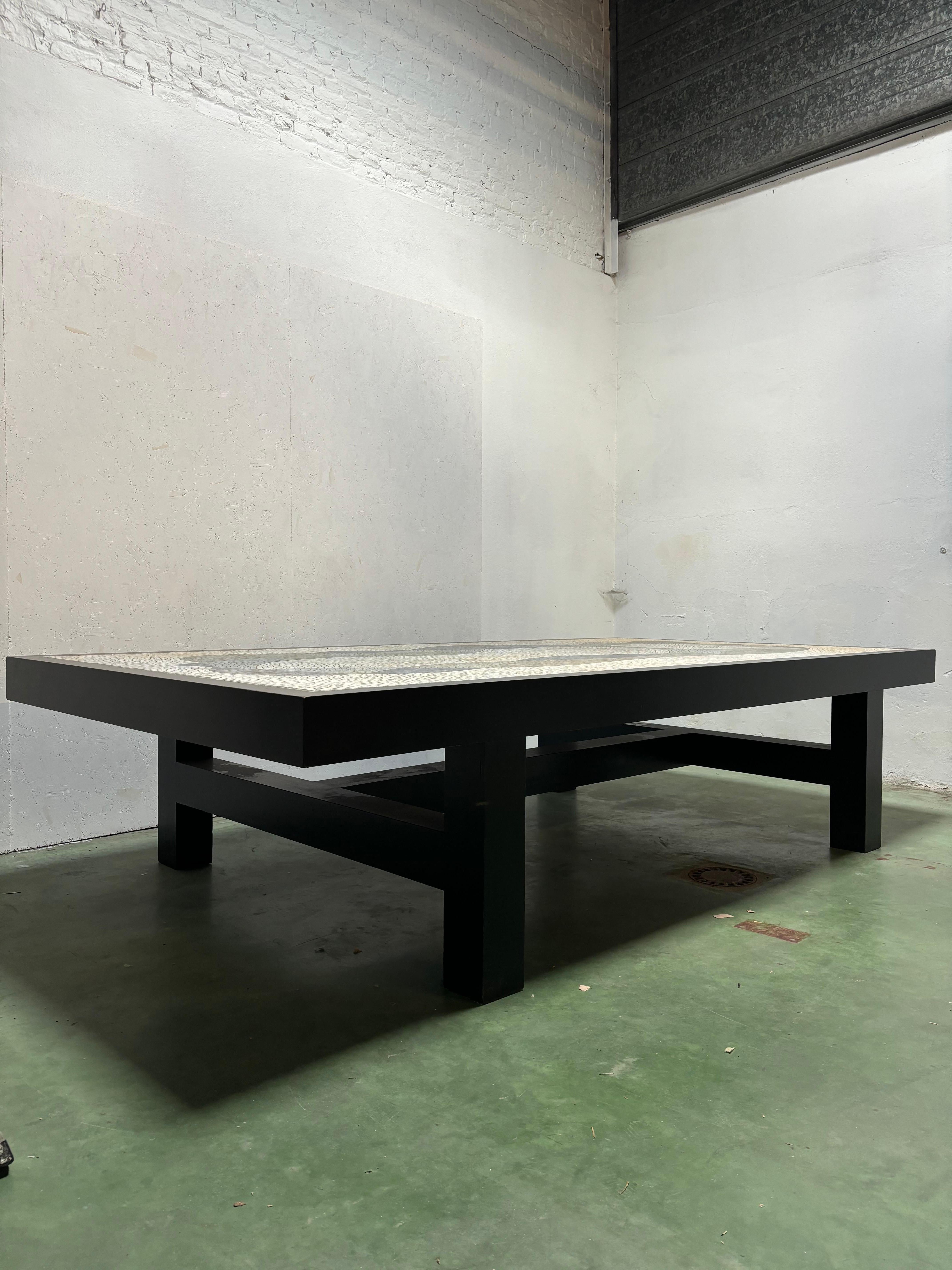 Gorgeous and impressive dining table by Joaquim Tenreiro For Sale 6