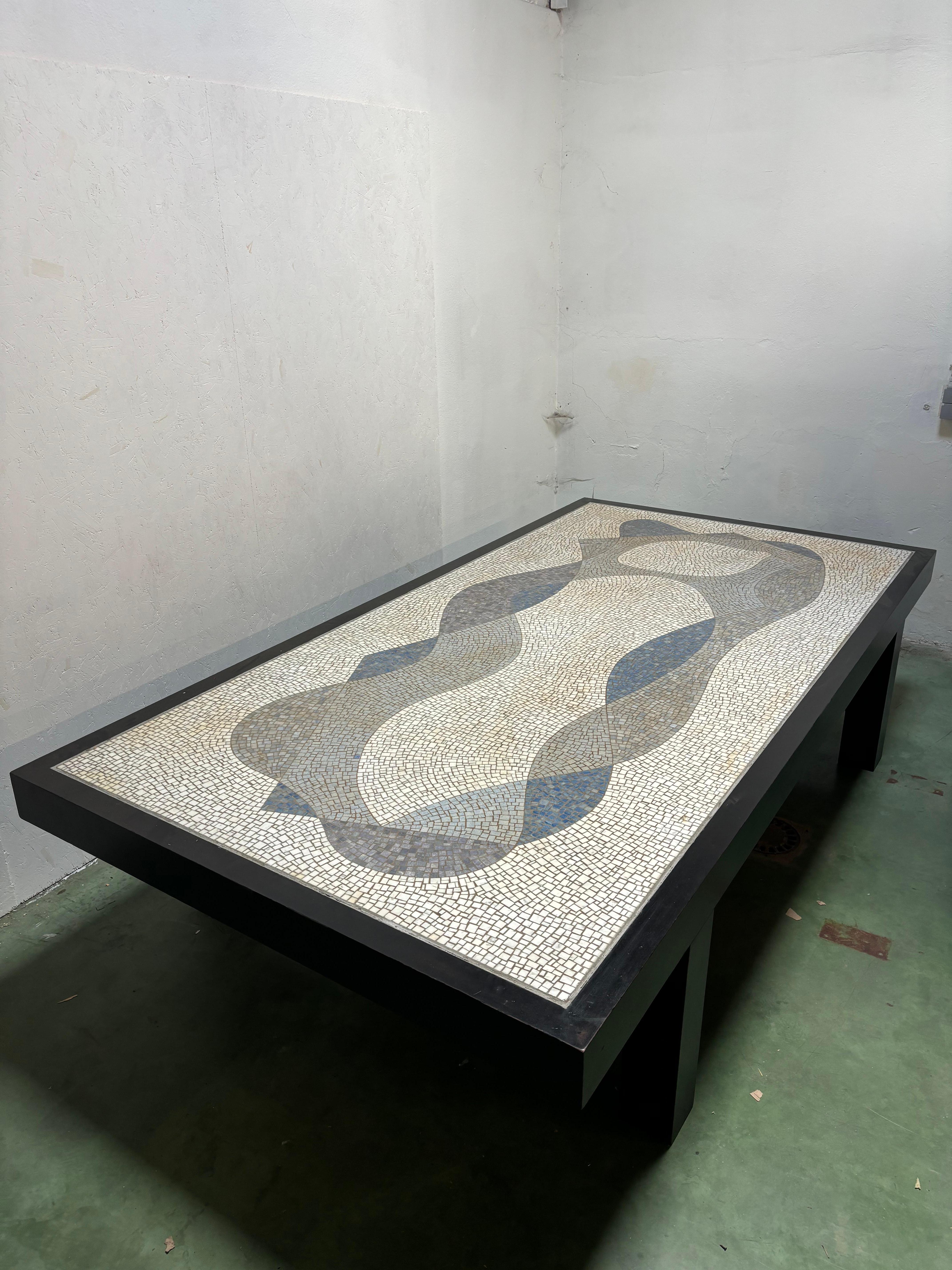 Gorgeous and impressive dining table by Joaquim Tenreiro For Sale 13