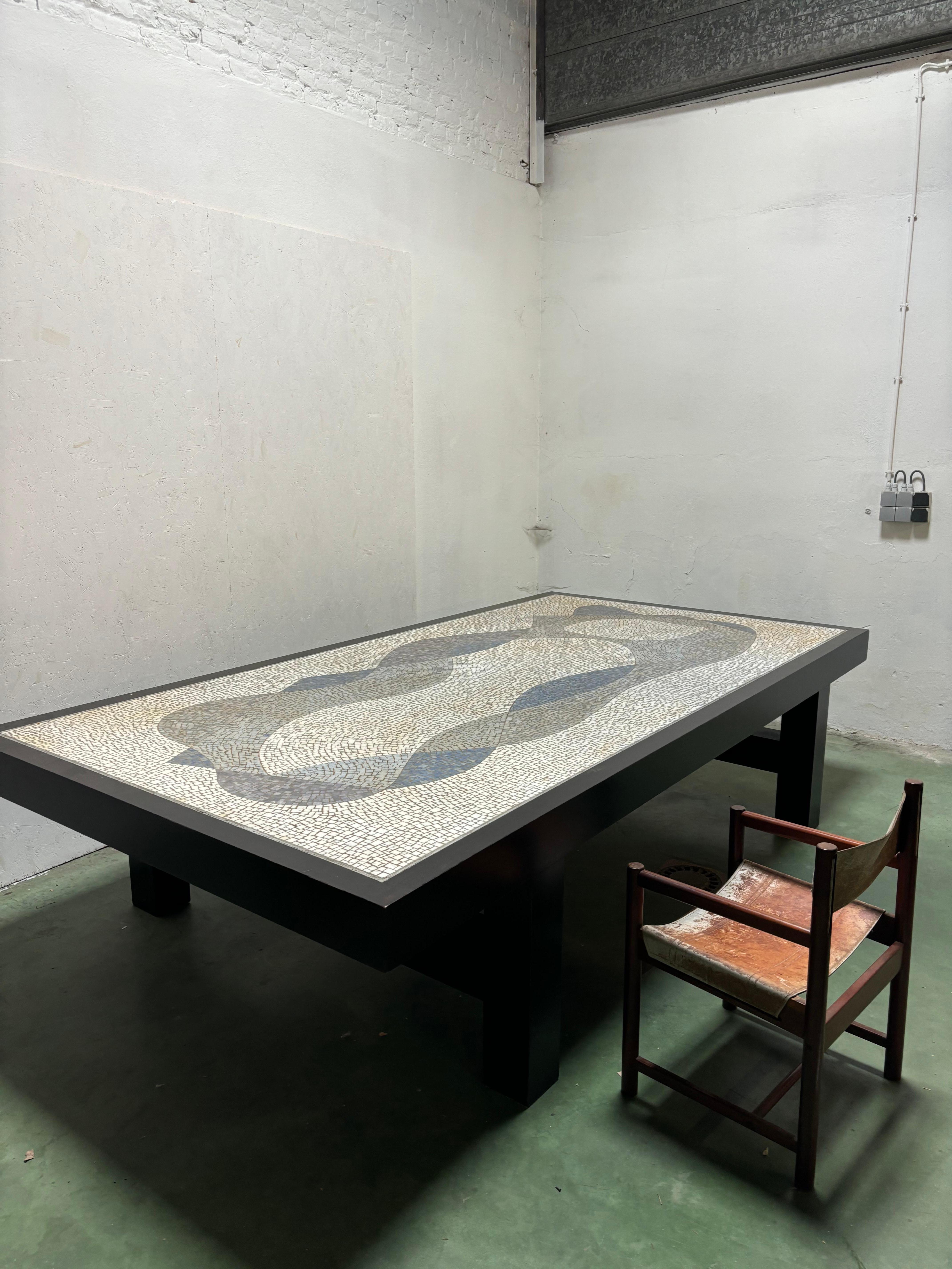 Gorgeous and impressive dining table by Joaquim Tenreiro For Sale 10
