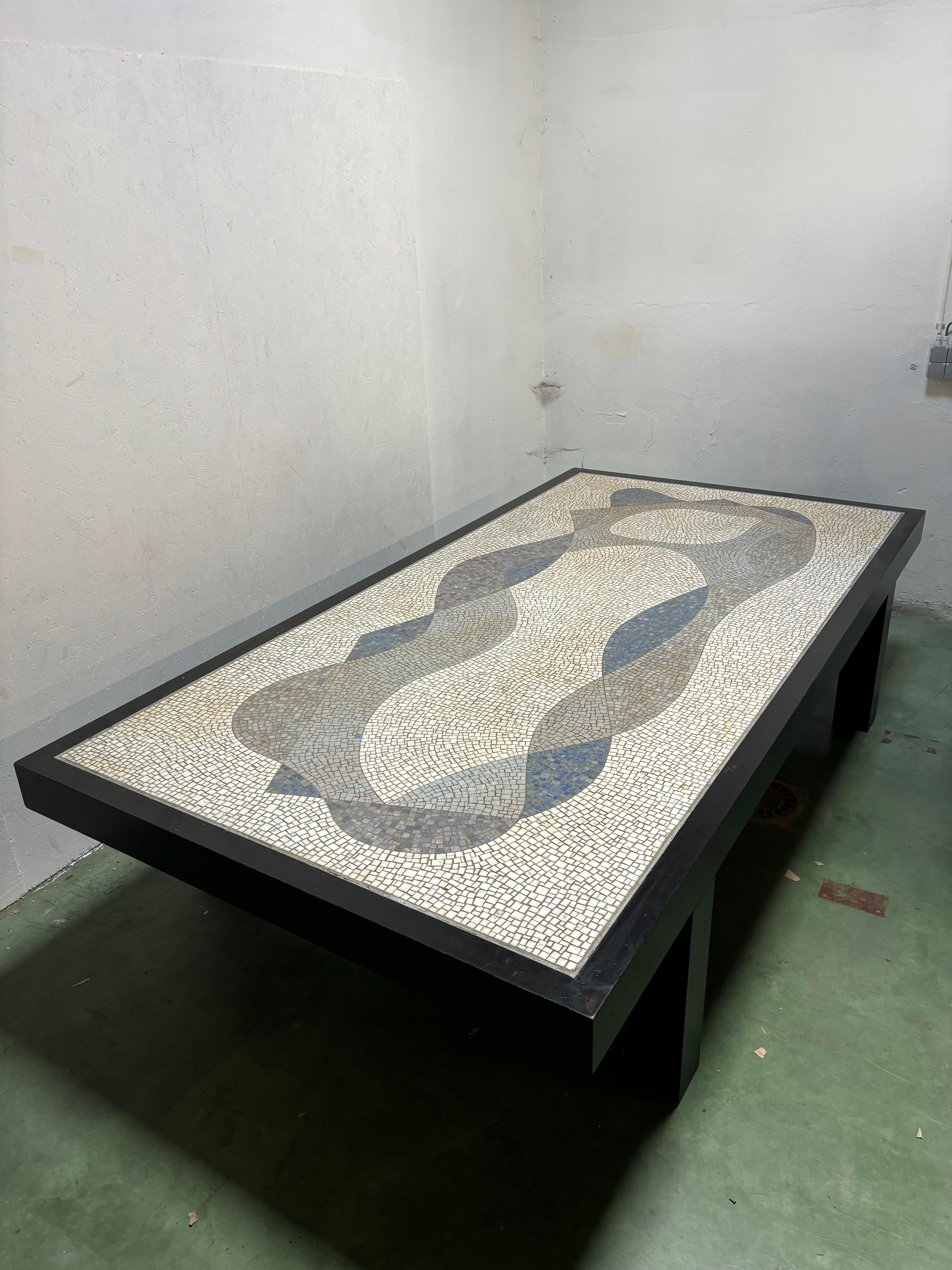 Gorgeous and impressive dining table by Joaquim Tenreiro For Sale 12