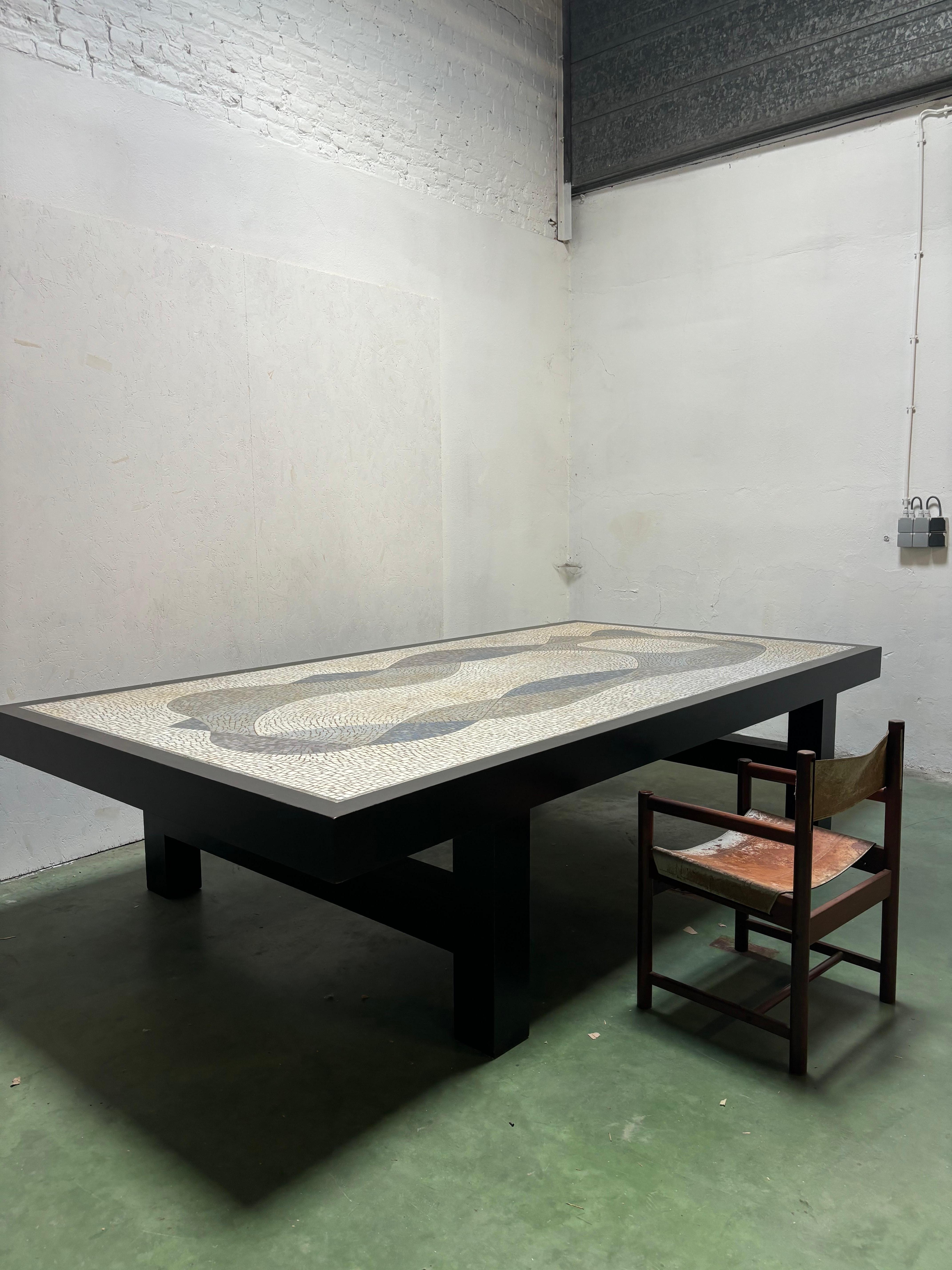 Gorgeous and impressive dining table by Joaquim Tenreiro For Sale 8