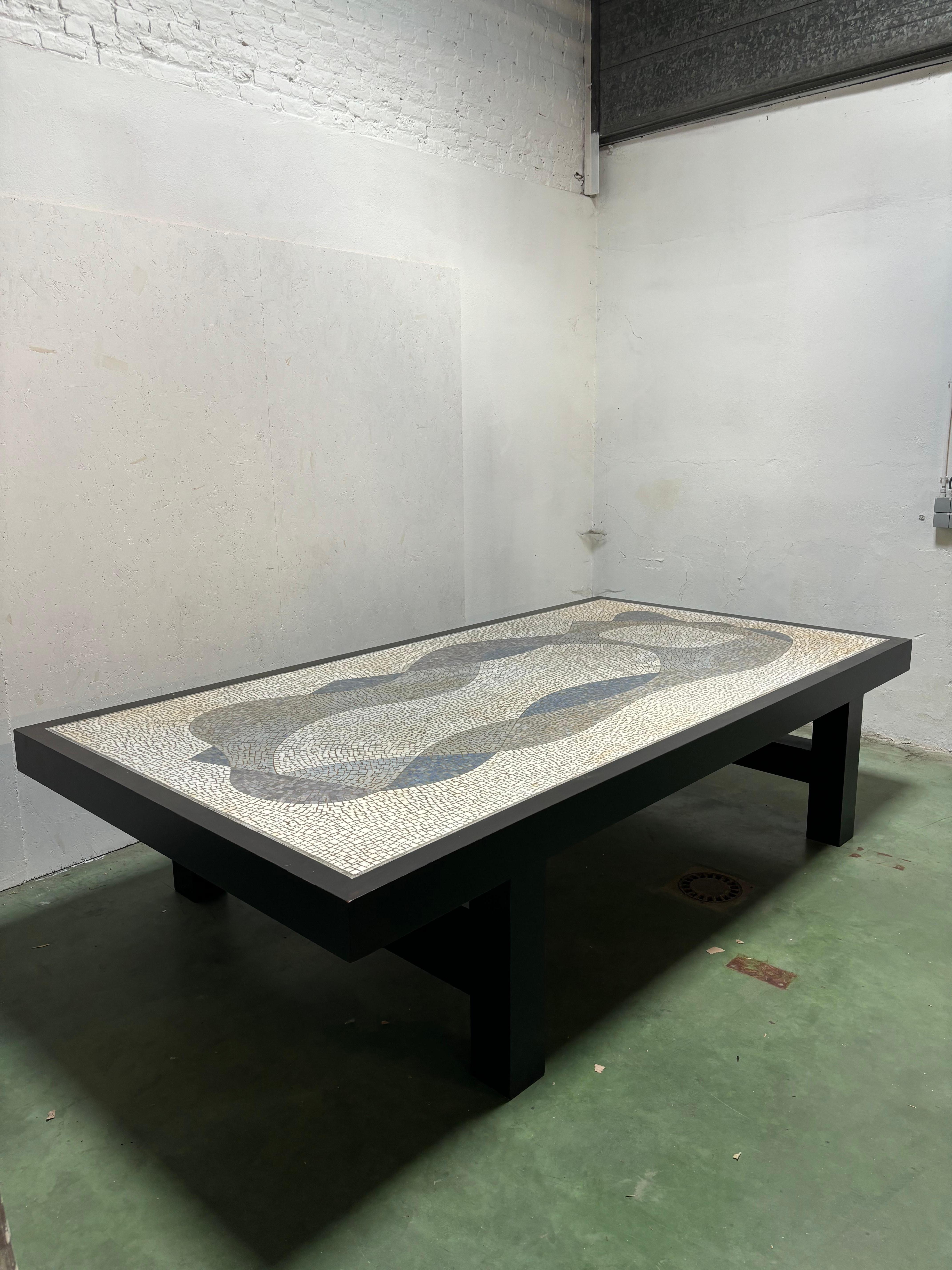Gorgeous and impressive dining table by Joaquim Tenreiro For Sale 7