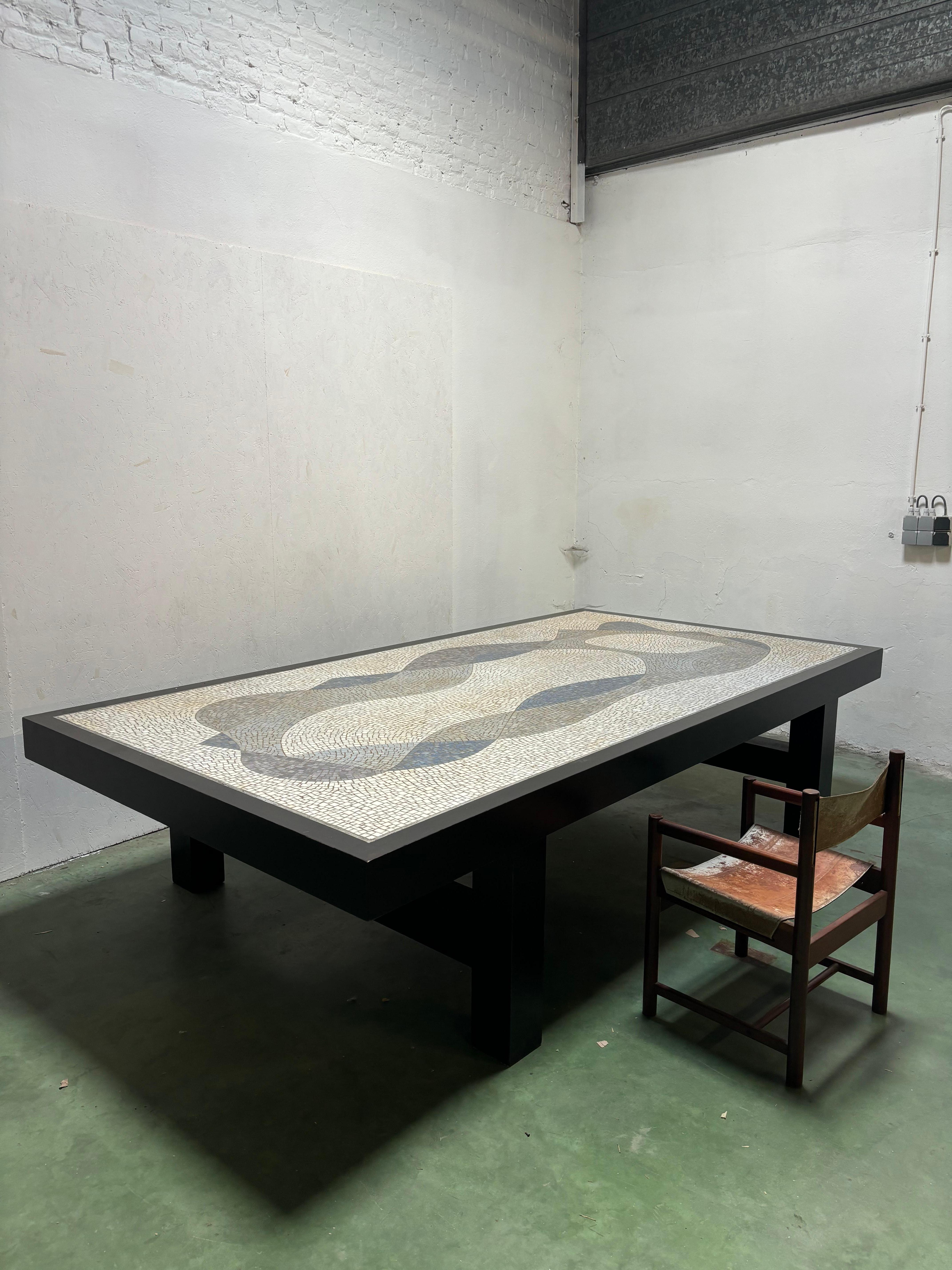Gorgeous and impressive dining table by Joaquim Tenreiro For Sale 9