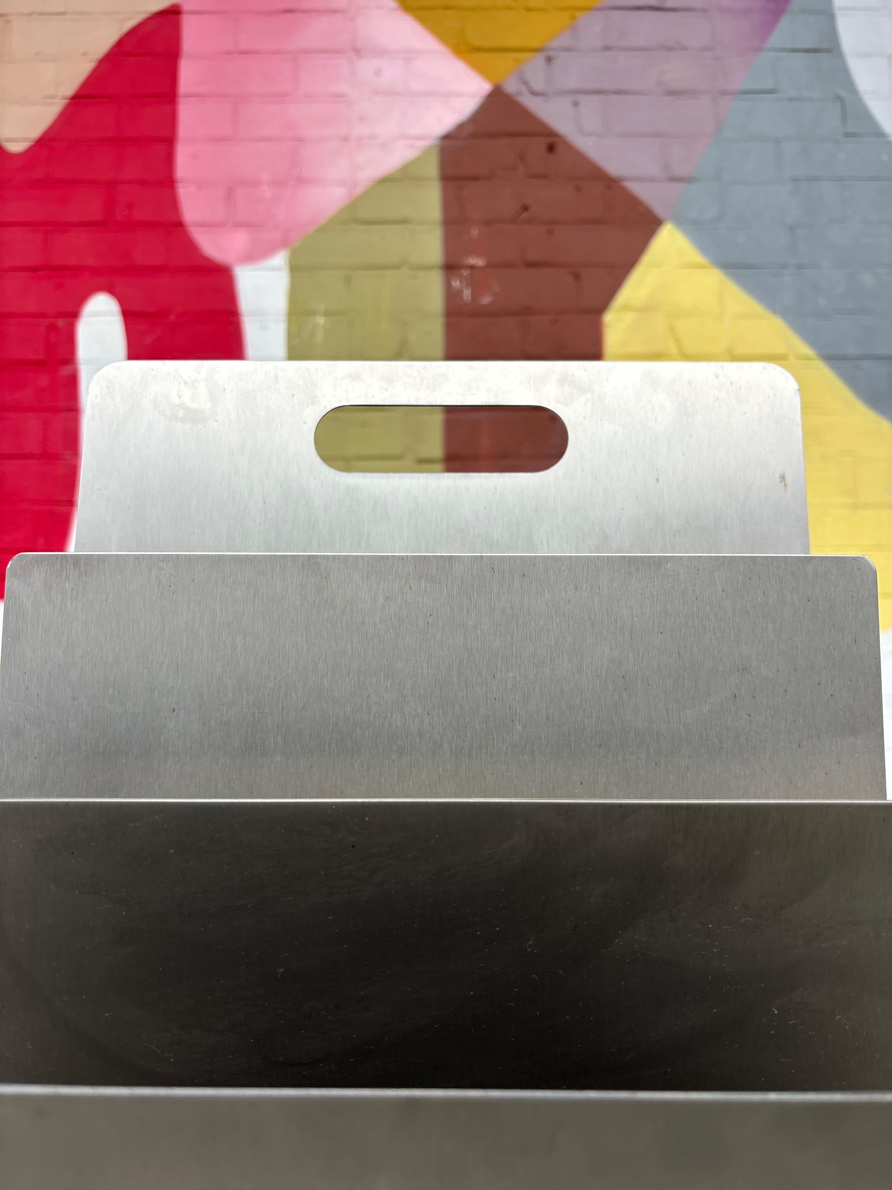 Magazine rack by Xavier Féal For Sale 6