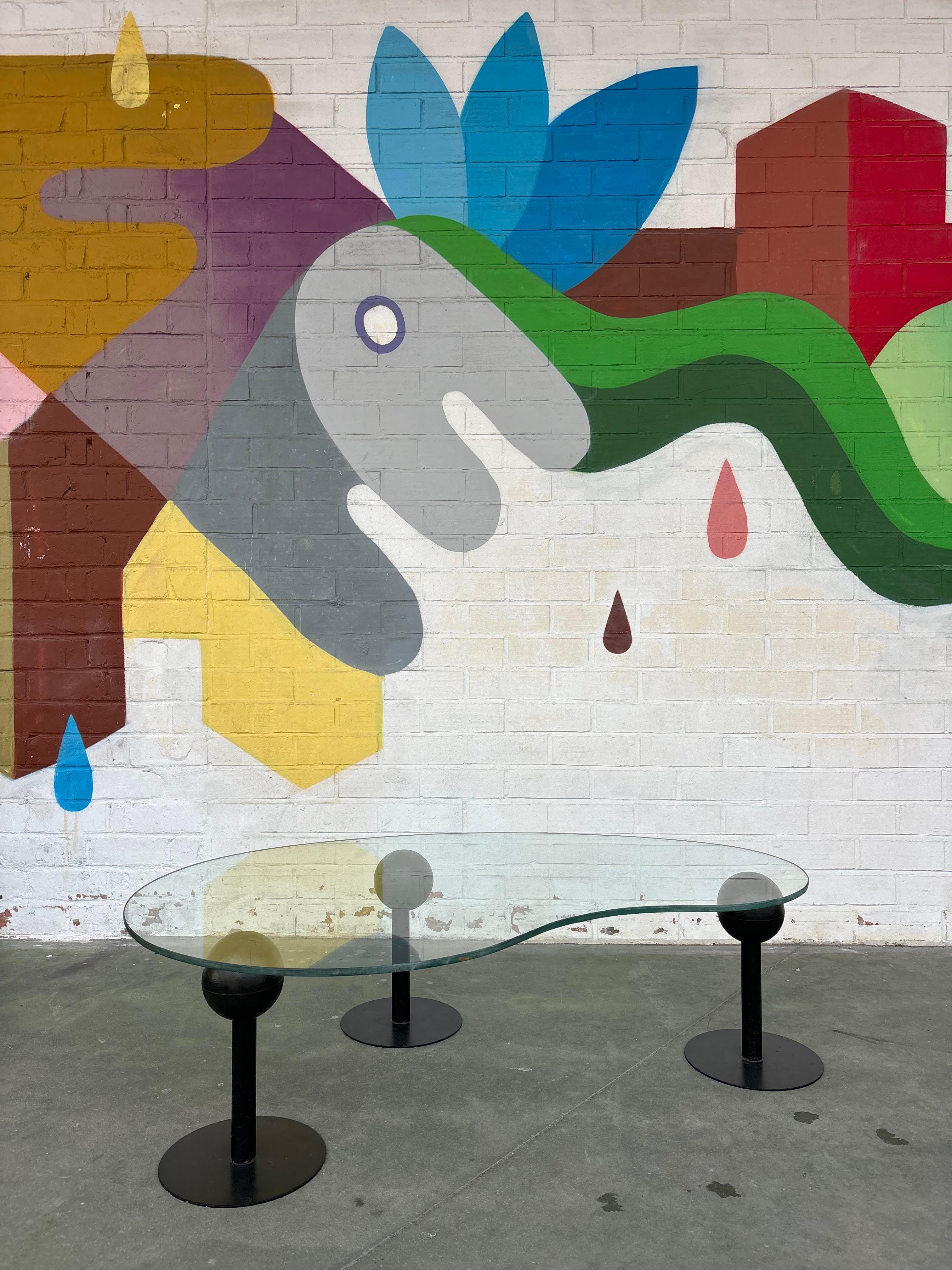 Table basse tripode par Phillips Starck