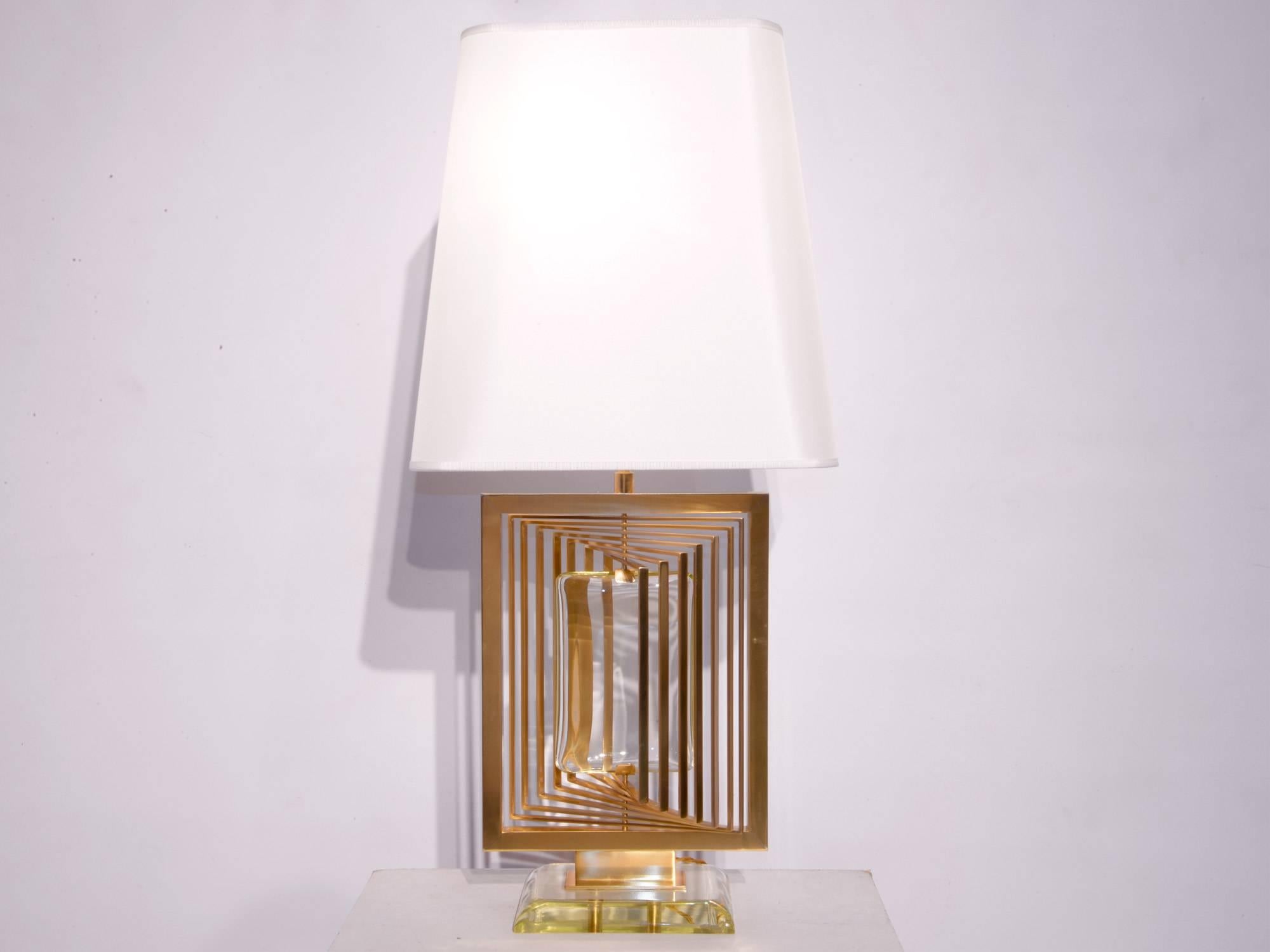 Roberto Giulio Rida (Italy, 1943)
Pair of table lamps "Giro 7 Nilo"
Brass, polished glass, silk lampshades
Measures: H 80 cm; W 38 cm; D 21 cm
Signed "R.G.Rida"
Italy, 2016
Brass components and the glass square are mobile