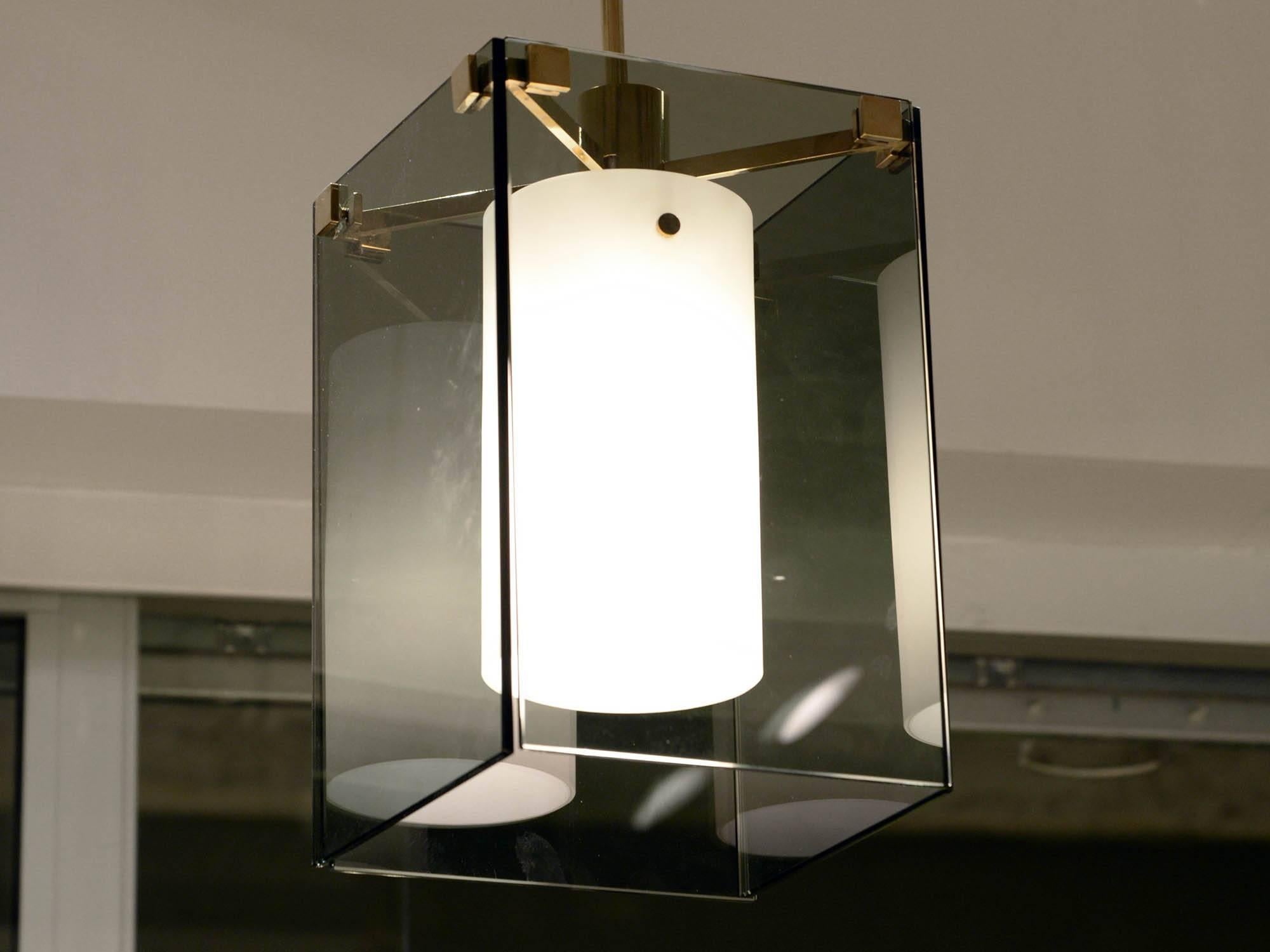 Max Ingrand
Ceiling light
Tinted grey glass, opaline glass, gilded brass
Edition Fontana Arte
Italy, circa 1940
Measures: H 94 x W 19 x D 19 cm.