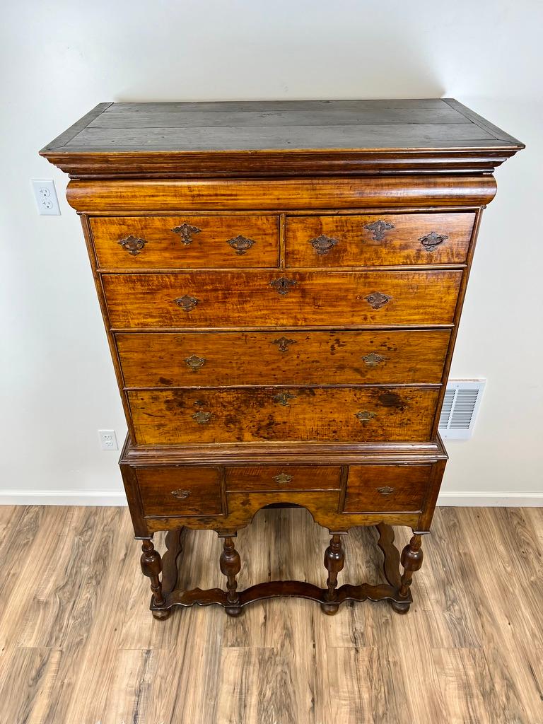 Antique Early 18th Century William & Mary Highboy In Good Condition For Sale In Westfield, MA