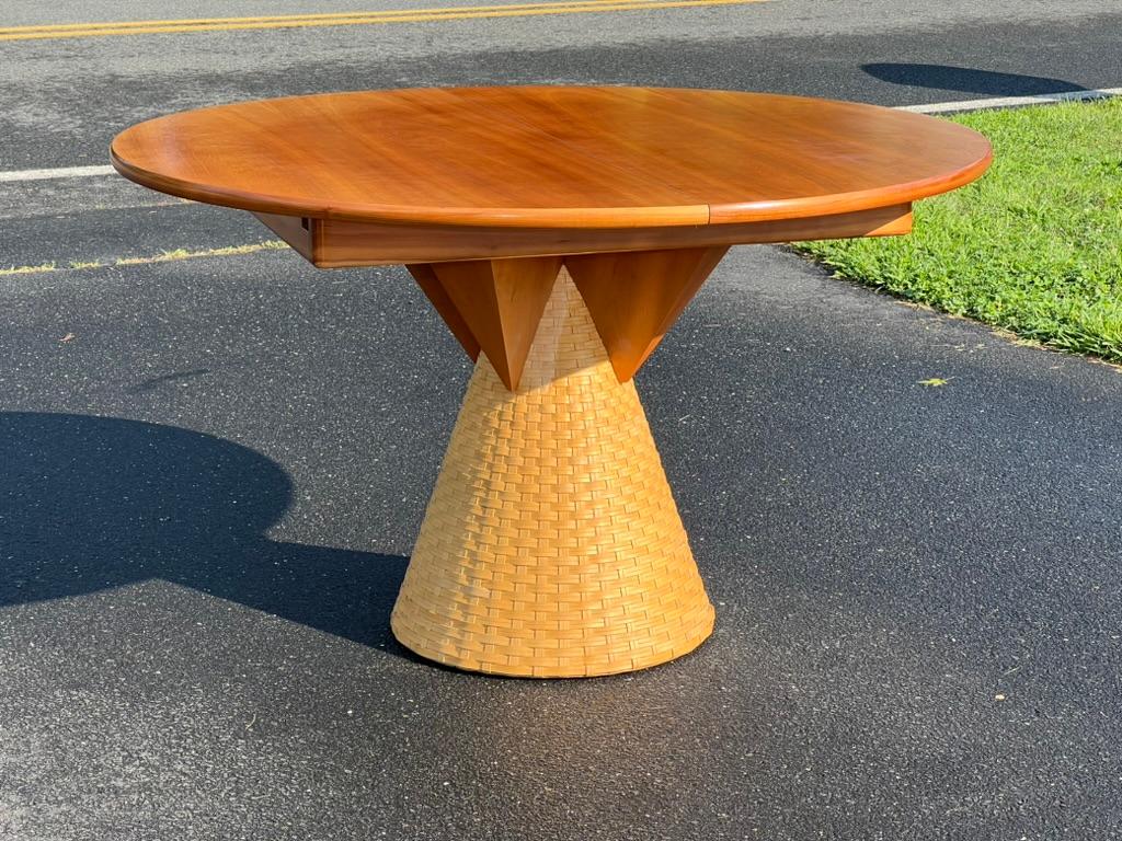This Vintage Italian Modern Dining Table by Pierantonio Bonacina artfully combines contemporary design with traditional materials, creating a stunning focal point for any dining area. The table’s sleek, rounded top is elegantly crafted from fine