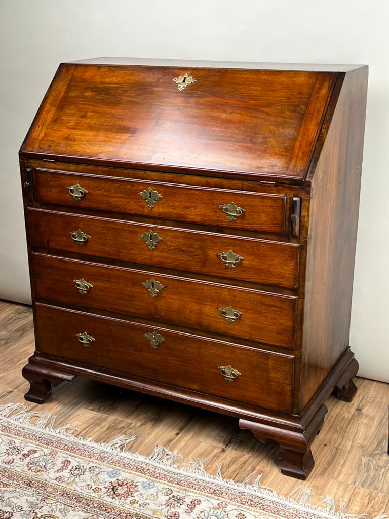 Antique RI or CT Chippendale Mahogany Slant Front Secretary c. Late 18th Century In Good Condition For Sale In Westfield, MA