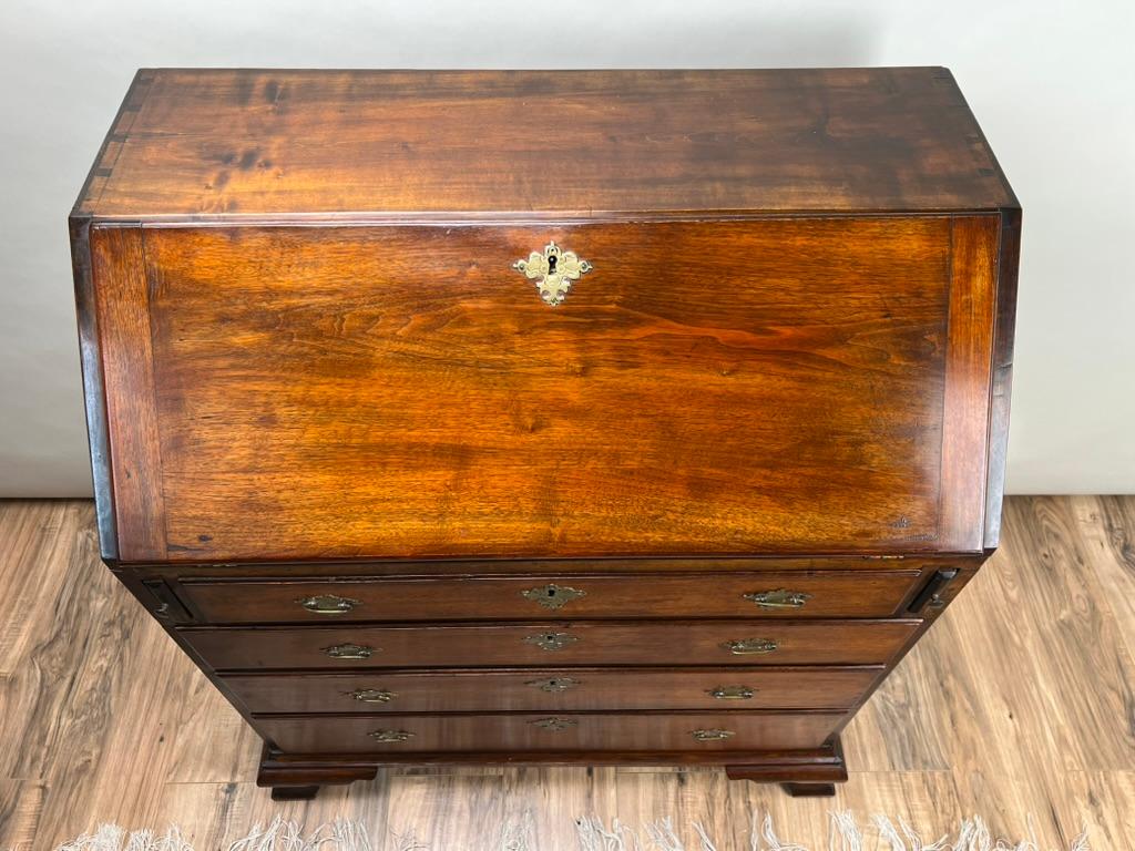 Antique RI or CT Chippendale Mahogany Slant Front Secretary c. Late 18th Century For Sale 1