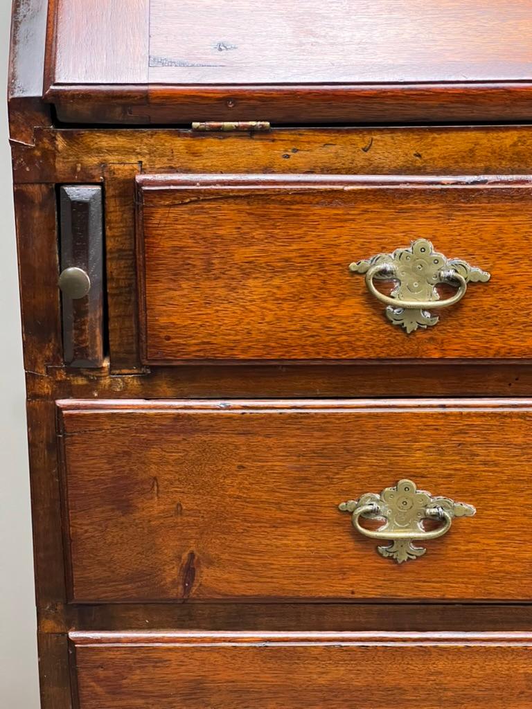 Antique RI or CT Chippendale Mahogany Slant Front Secretary c. Late 18th Century For Sale 3