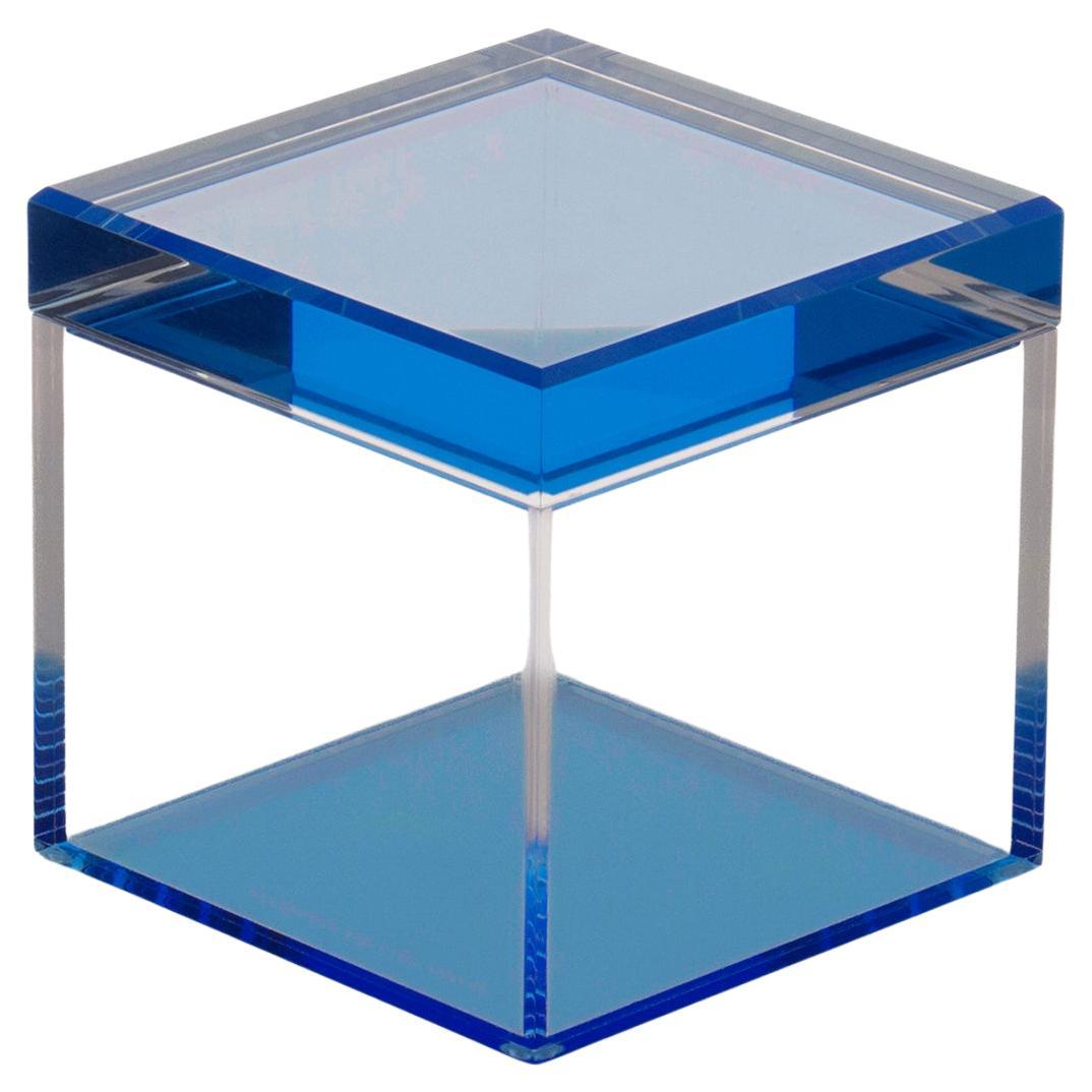 Boîte cubique en acrylique de couleur lagon par le Design Alexandra Von Furstenberg