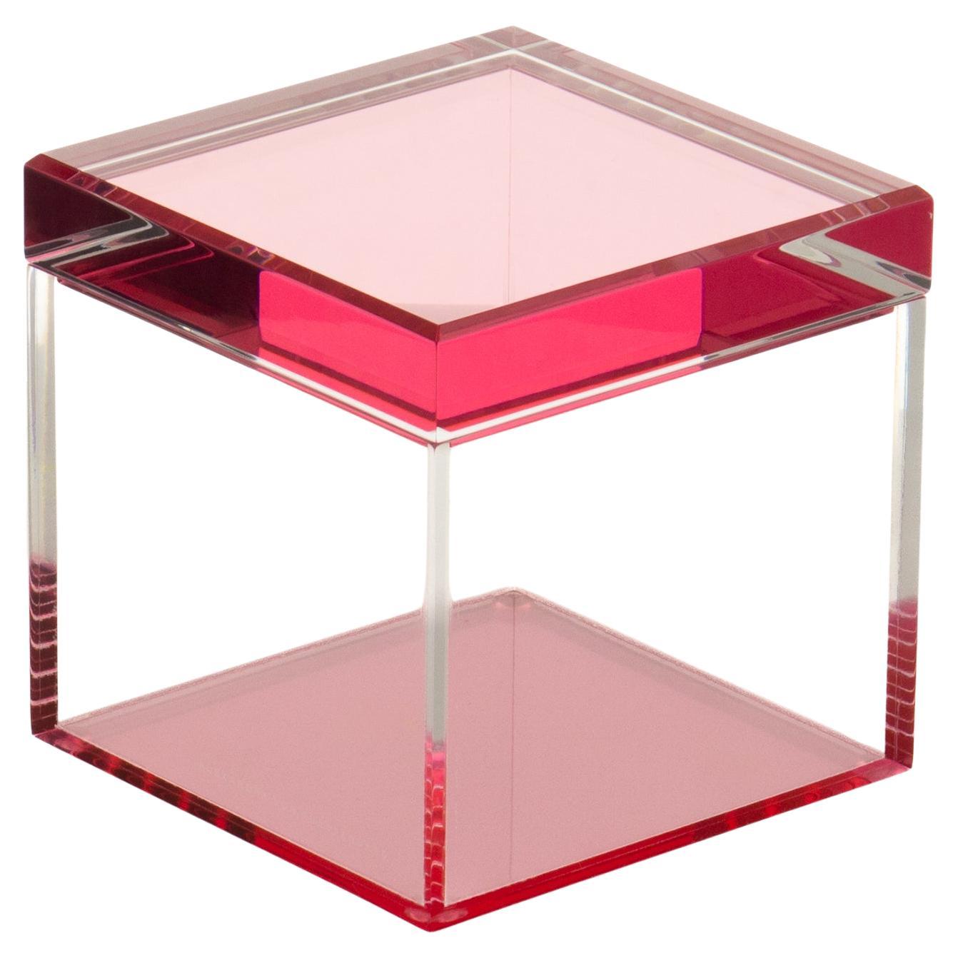 Boîte cubique en acrylique de couleur tulipe par le Design Alexandra Von Furstenberg