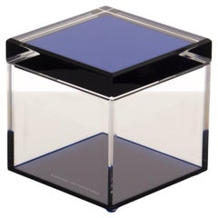 Boîte cubique en acrylique et saphir par le Design Alexandra Von Furstenberg