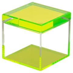 Boîte cubique en acrylique vert par le Design Alexandra Von Furstenberg