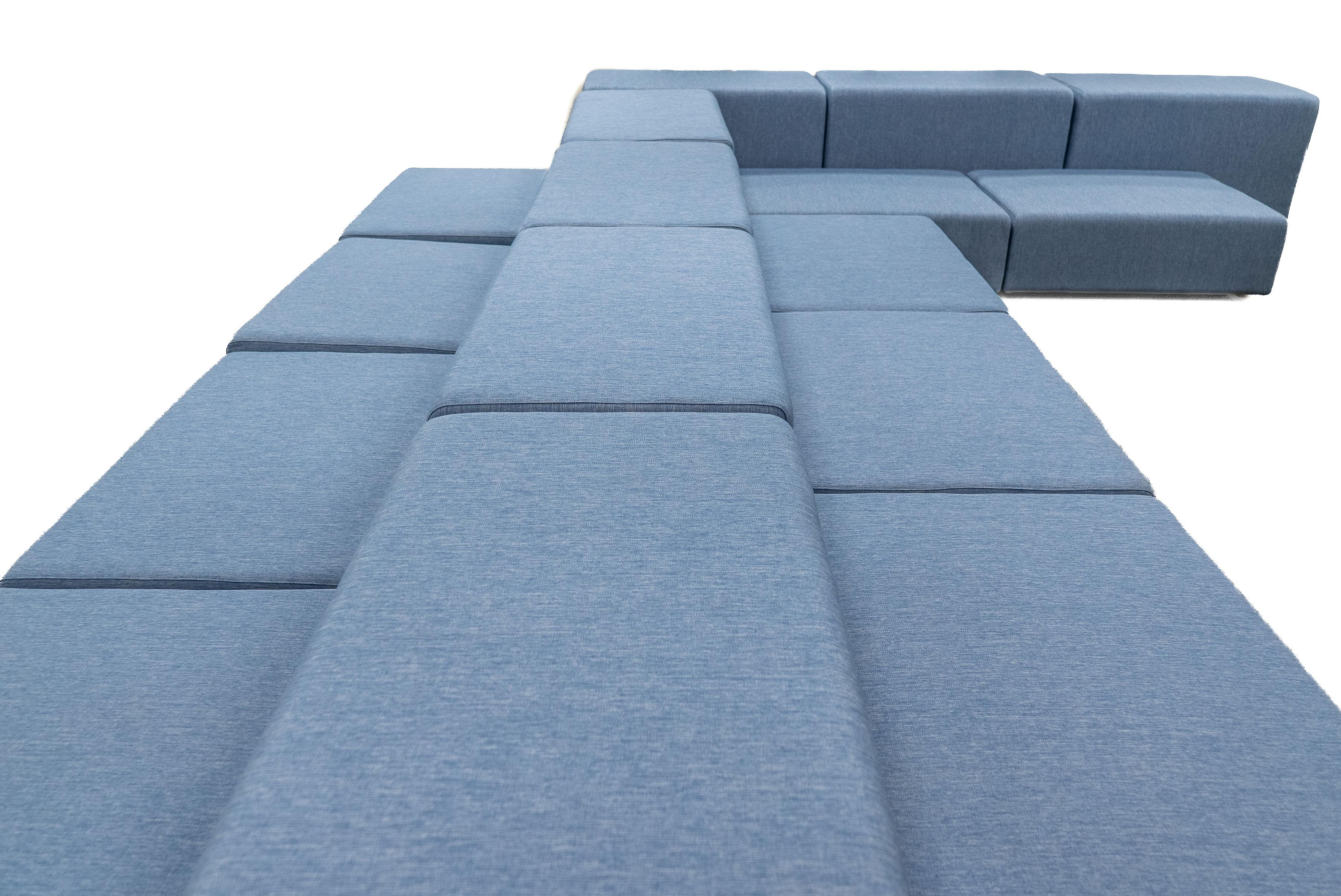 Living Divani Flexible Modular Outdoor Sofa and Daybed In Excellent Condition For Sale In Chicago, US