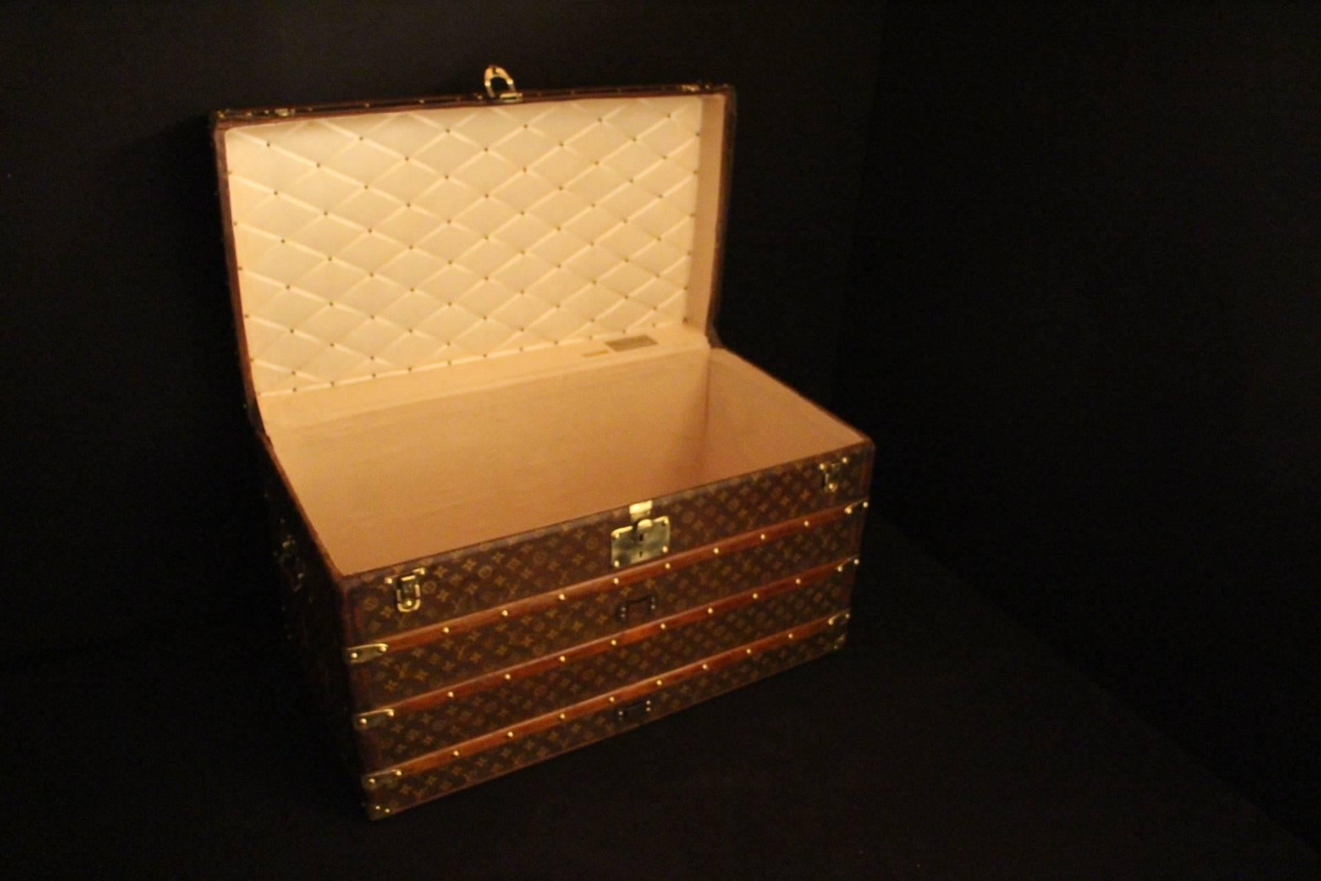 Superb Louis Vuitton steamer trunk featuring stenciled canvas,leather trim,brass locks,corners and hanles.Very warm patina.
Beige interior in very good condition,clean and fresh,no smell.
Perfect for storage.
