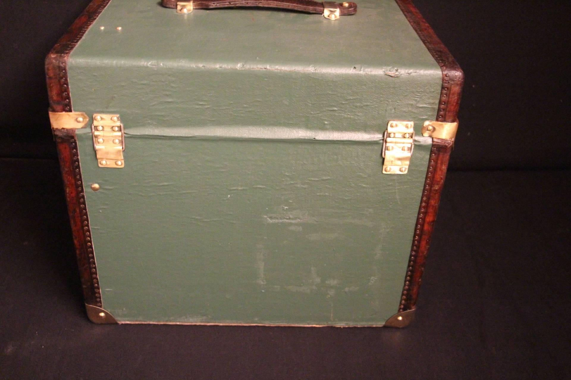 1930s French Green Canvas And Brass Fittings Hat Trunk 4