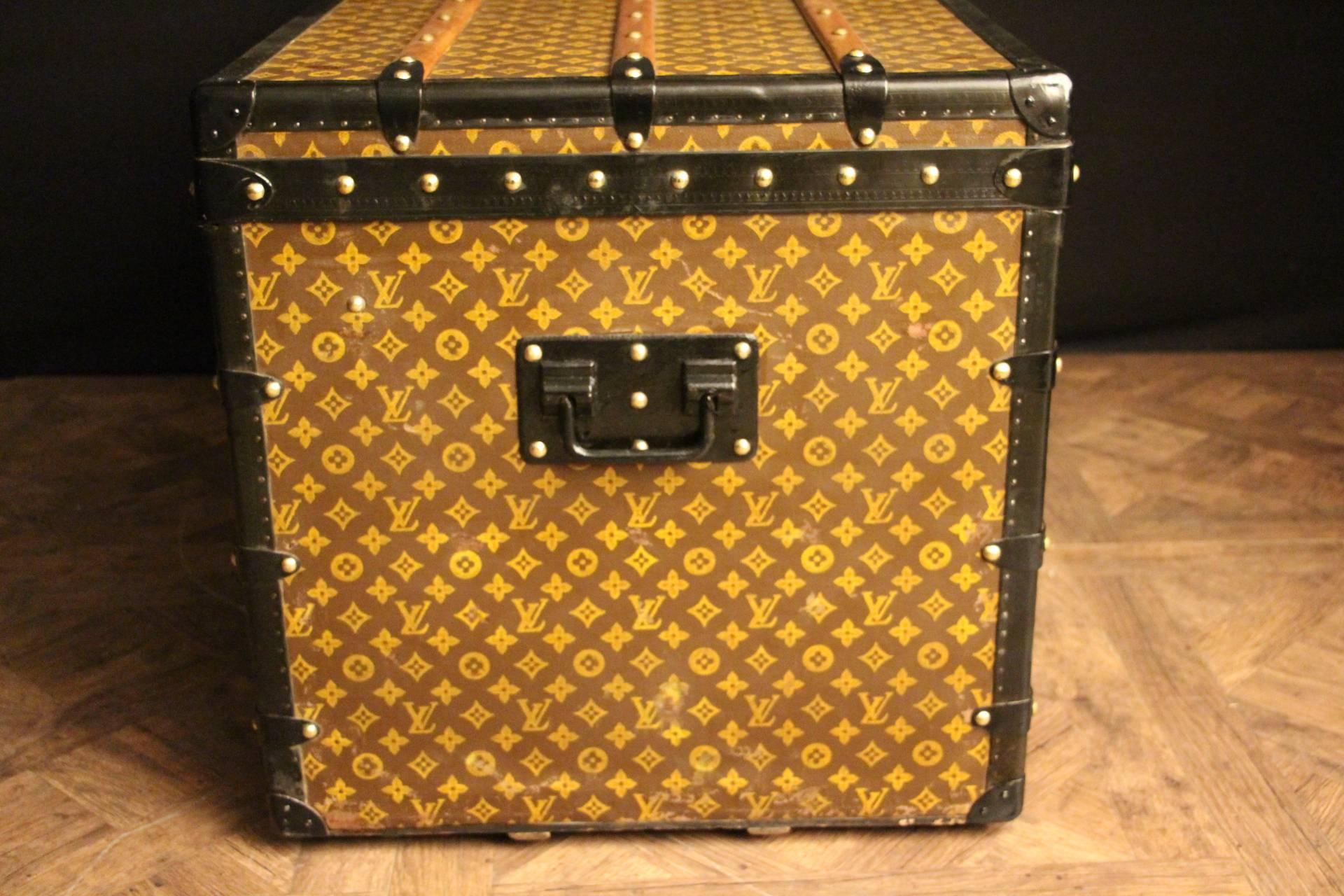Magnificent large courier trunk in monogramm canvas, black lozine trim, brass locks and black steel side handles.
Original interior in very good condition, nice and fresh, no smell.
  